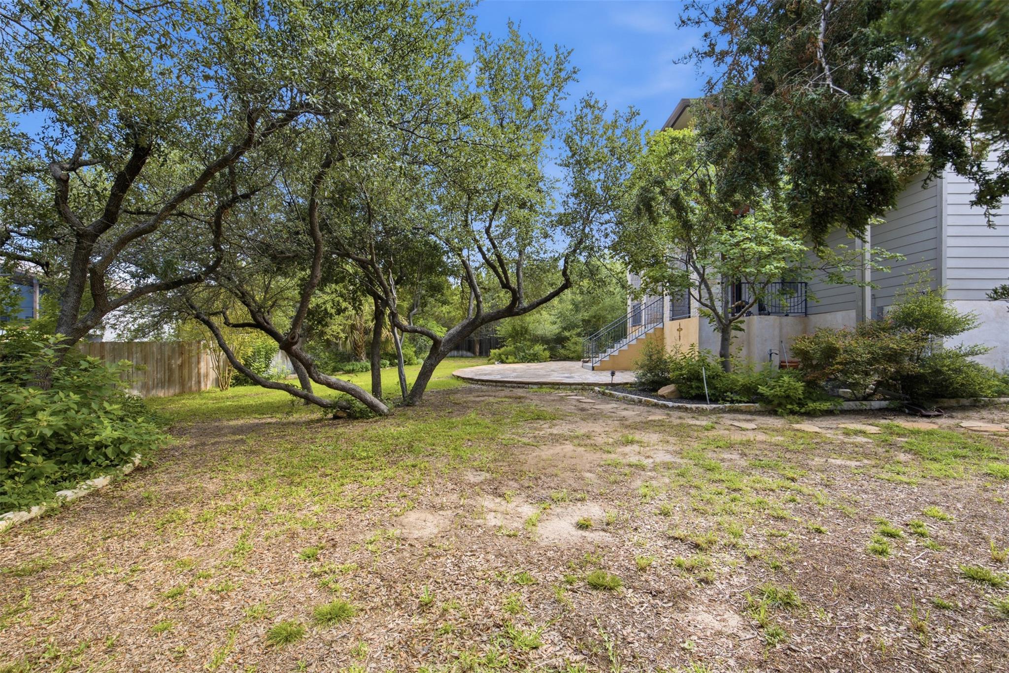 700 Augusta CIR N