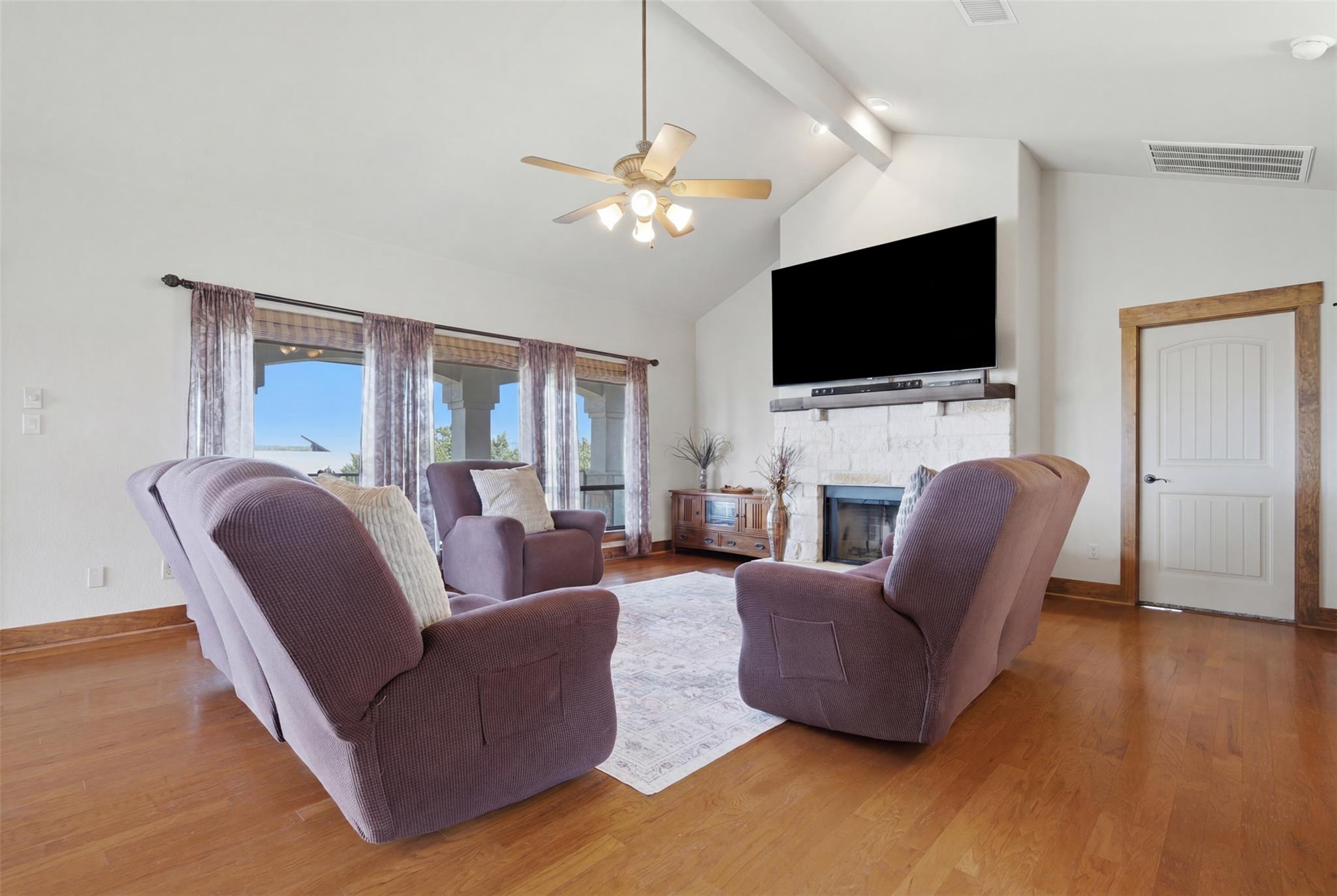 700 Augusta CIR N