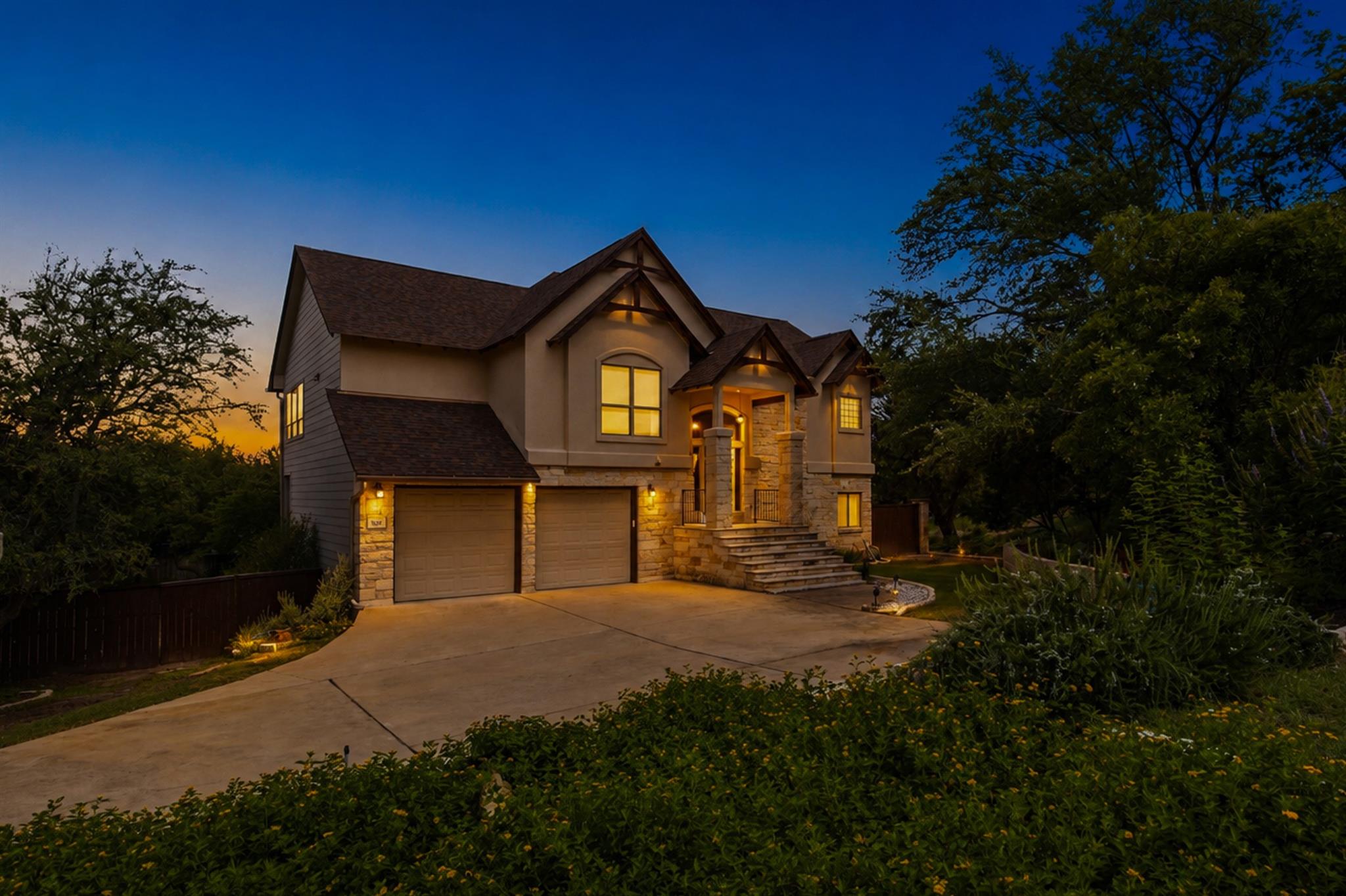 700 Augusta CIR N