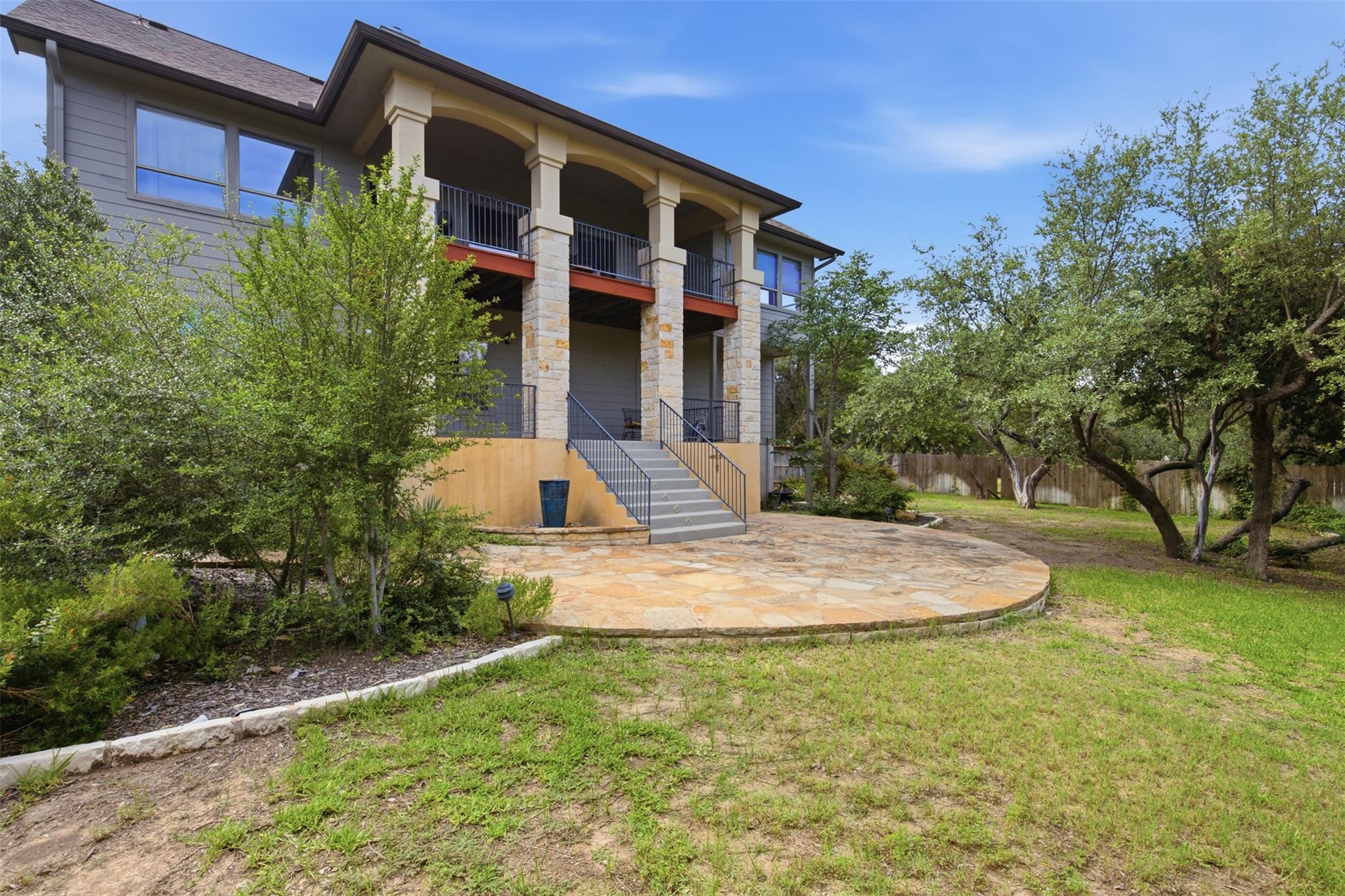 700 Augusta CIR N