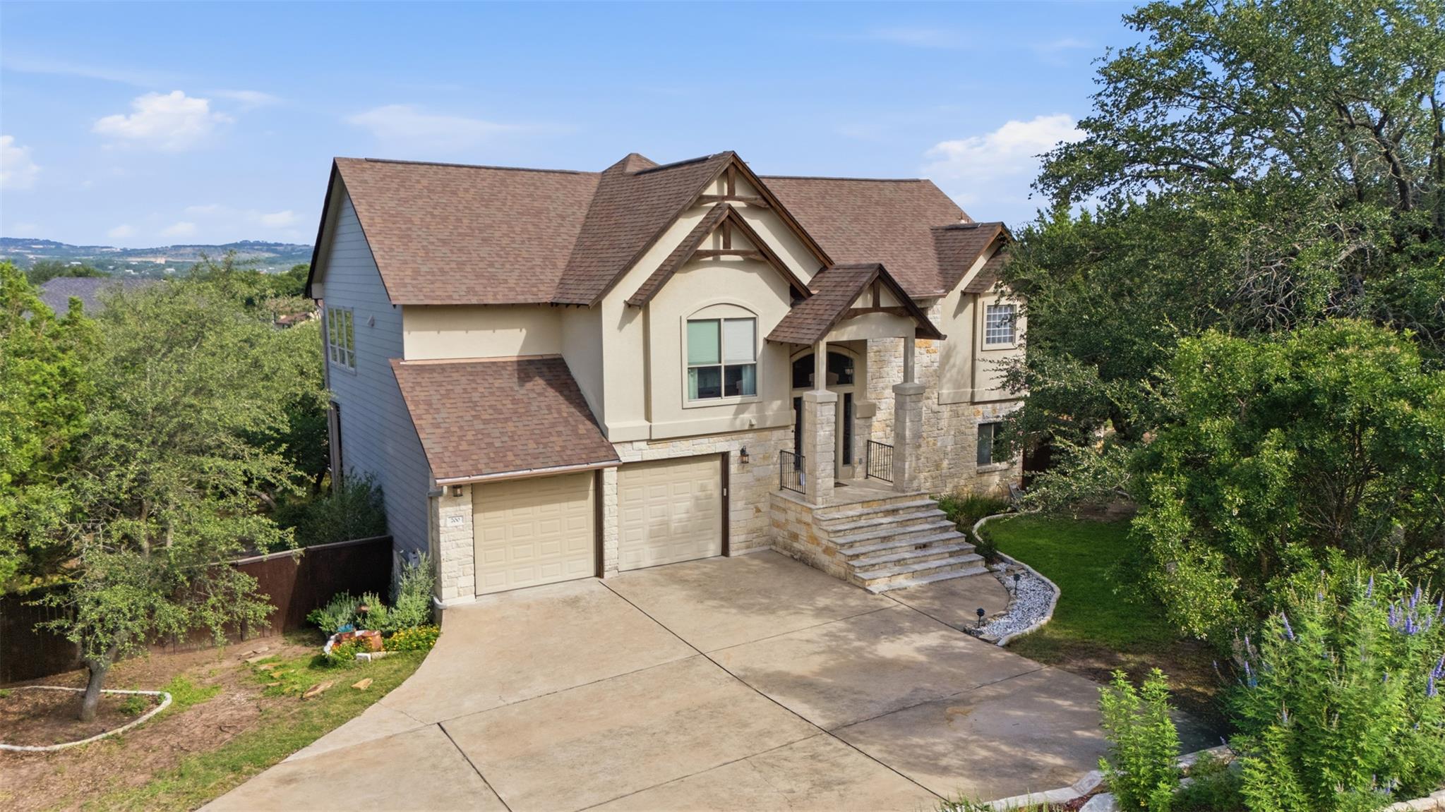 700 Augusta CIR N