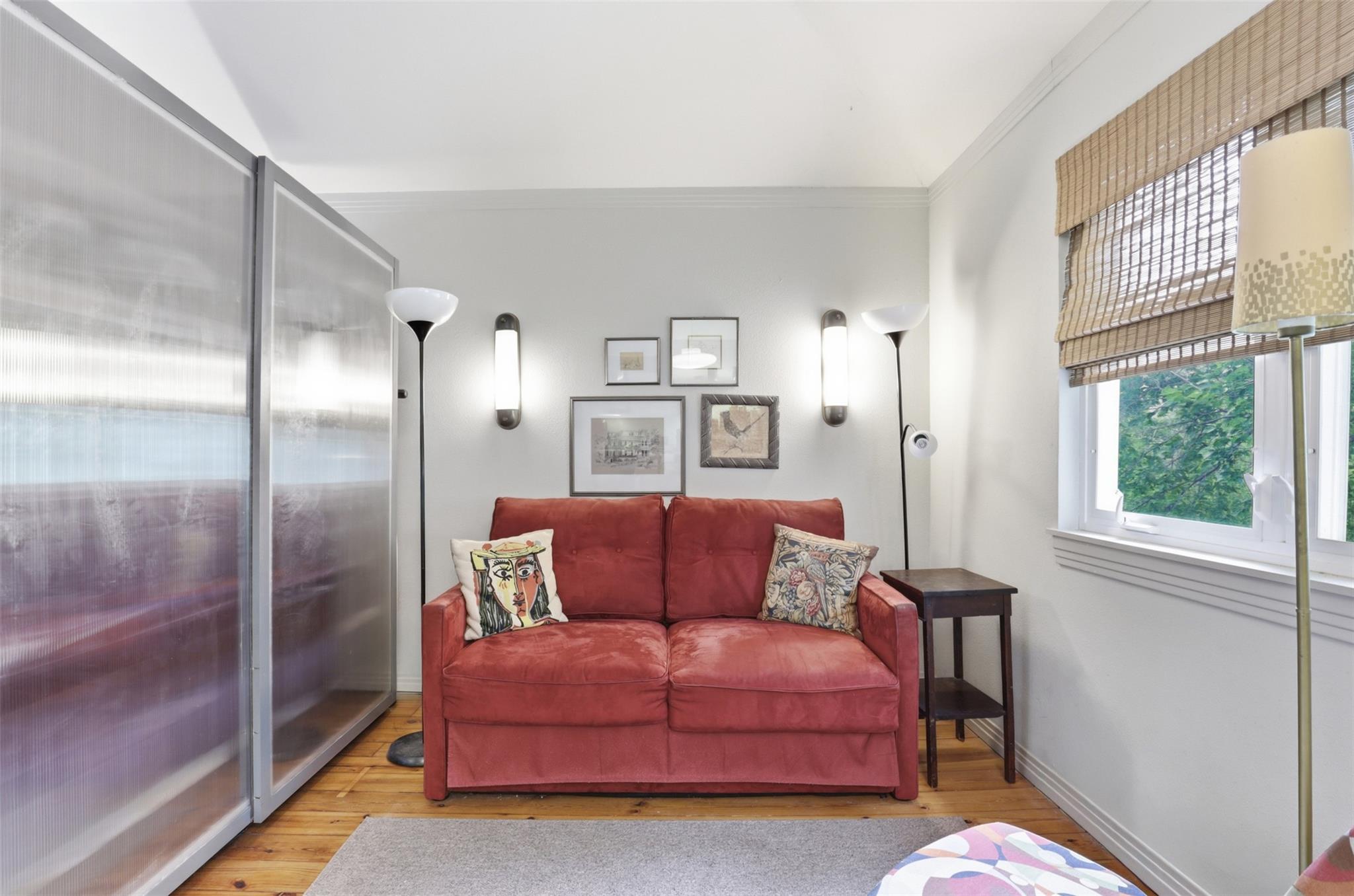 101 W 33rd ST # B