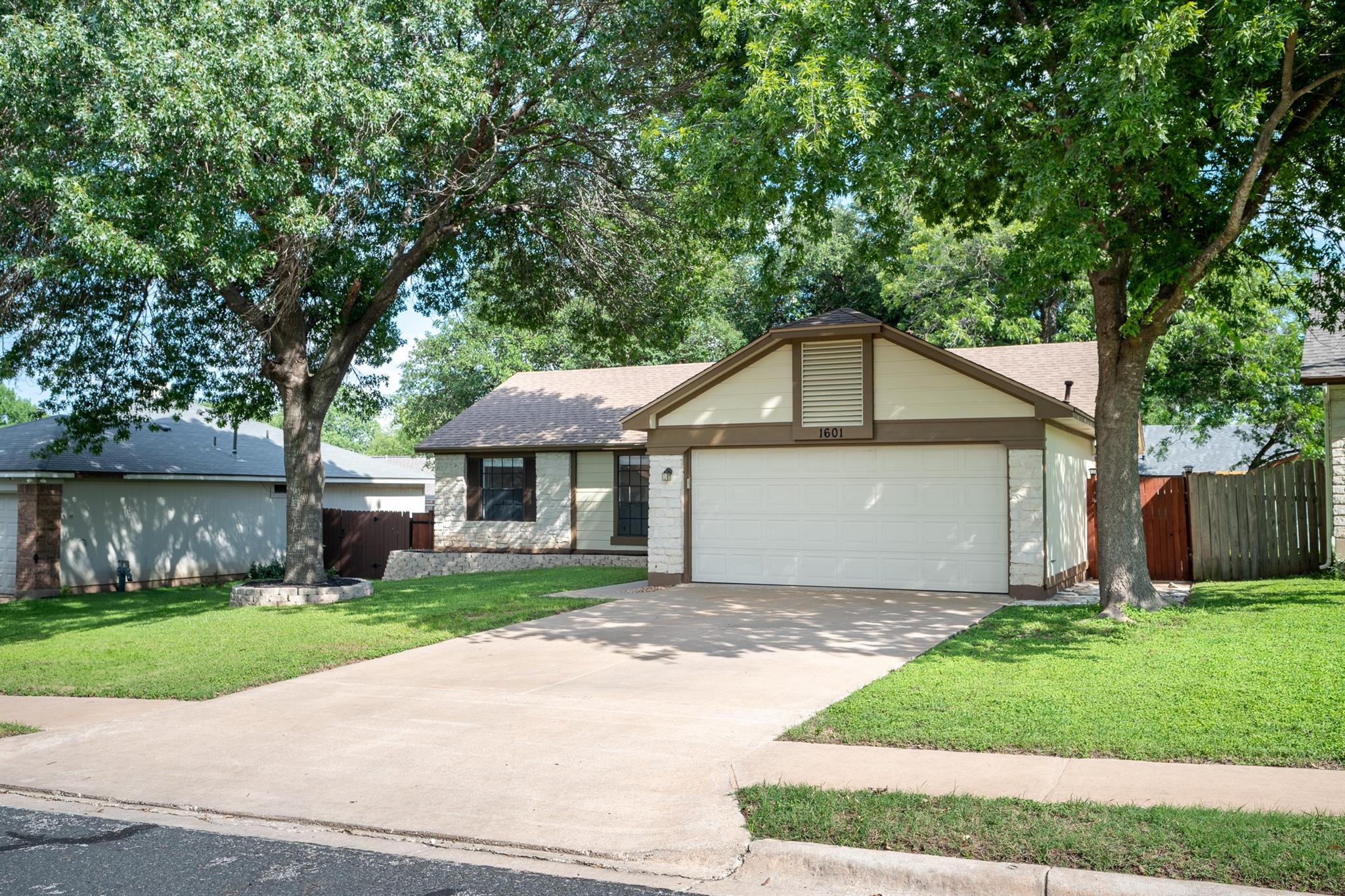 1601 Primrose TRL