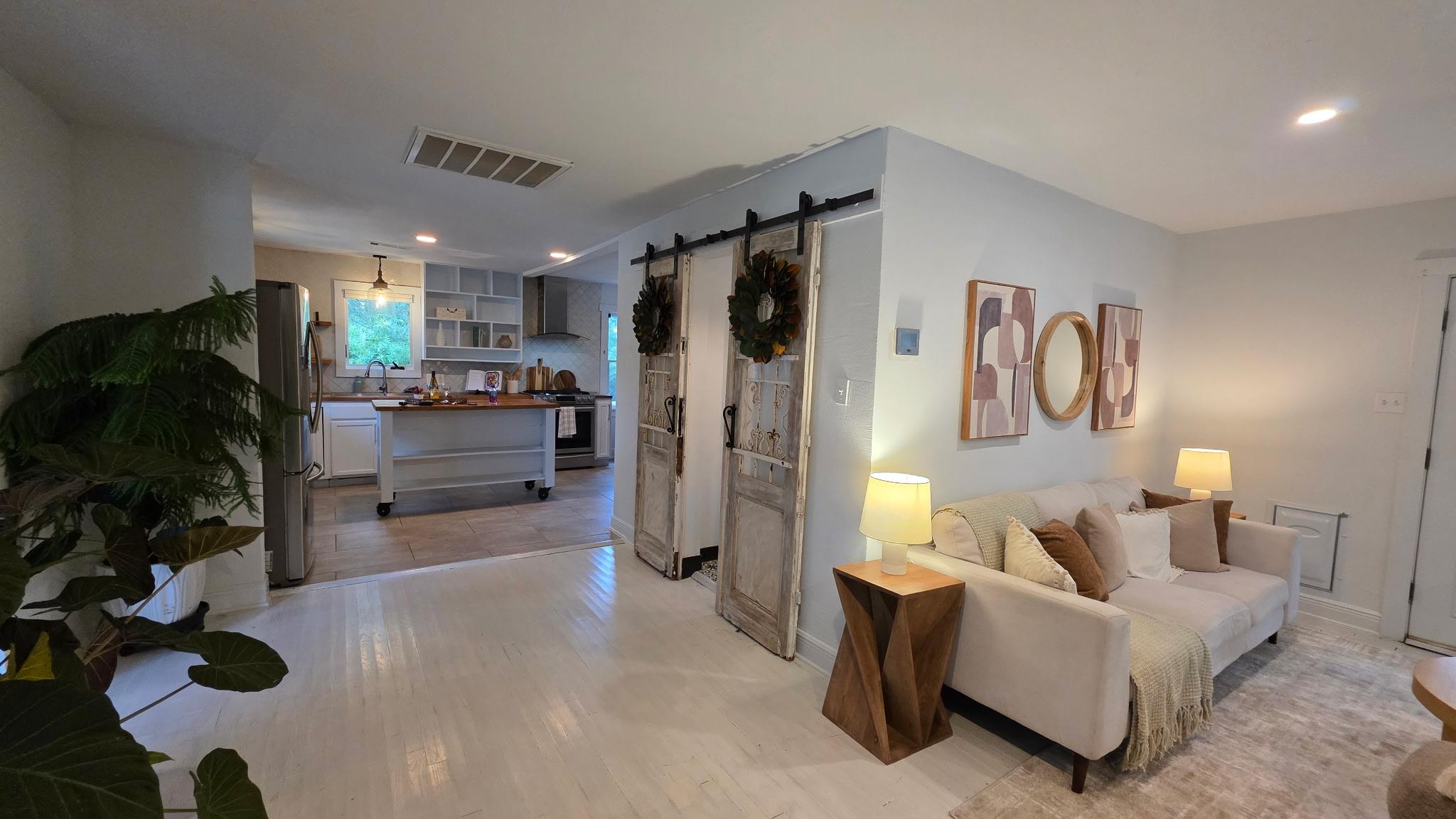 2802 De Soto DR