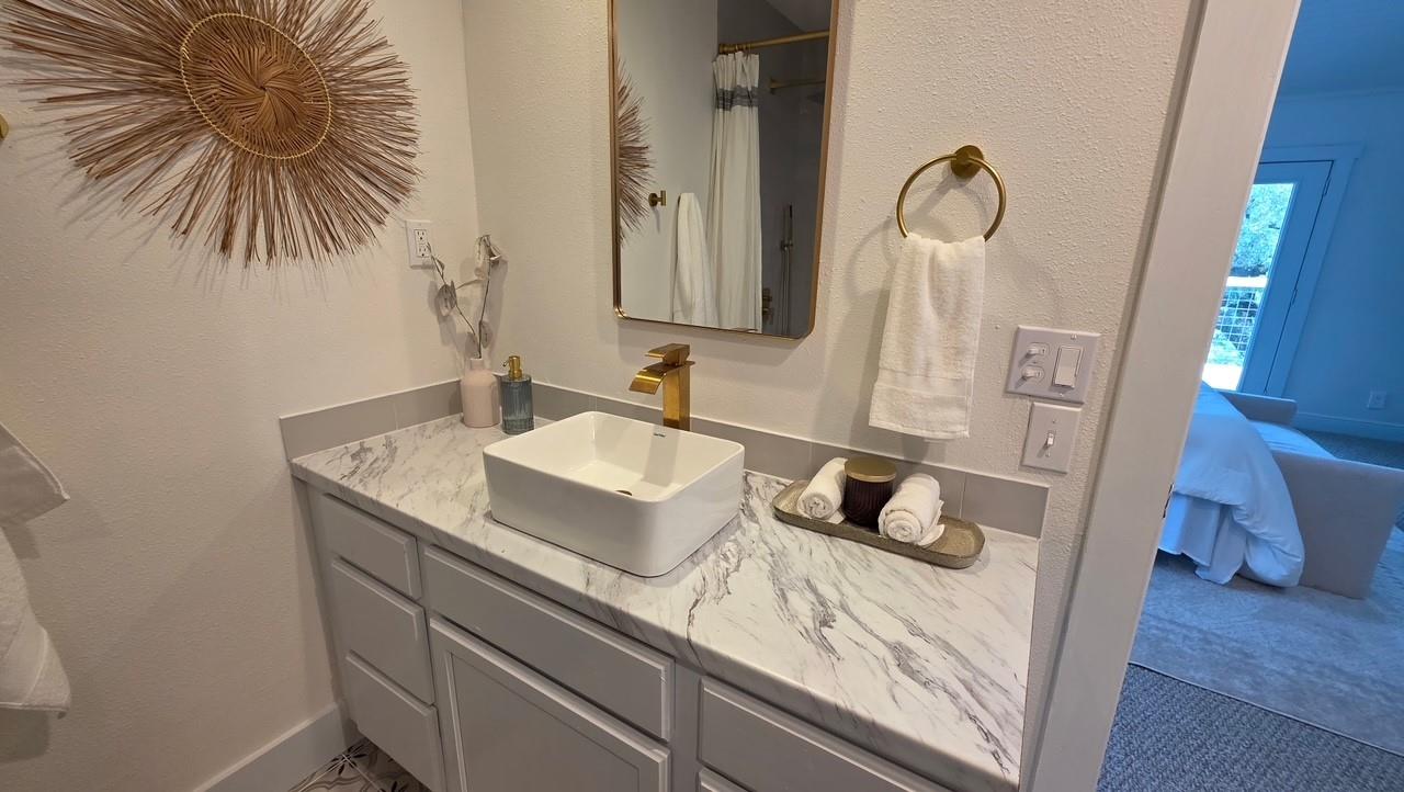2802 De Soto DR