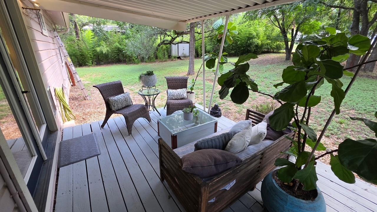 2802 De Soto DR