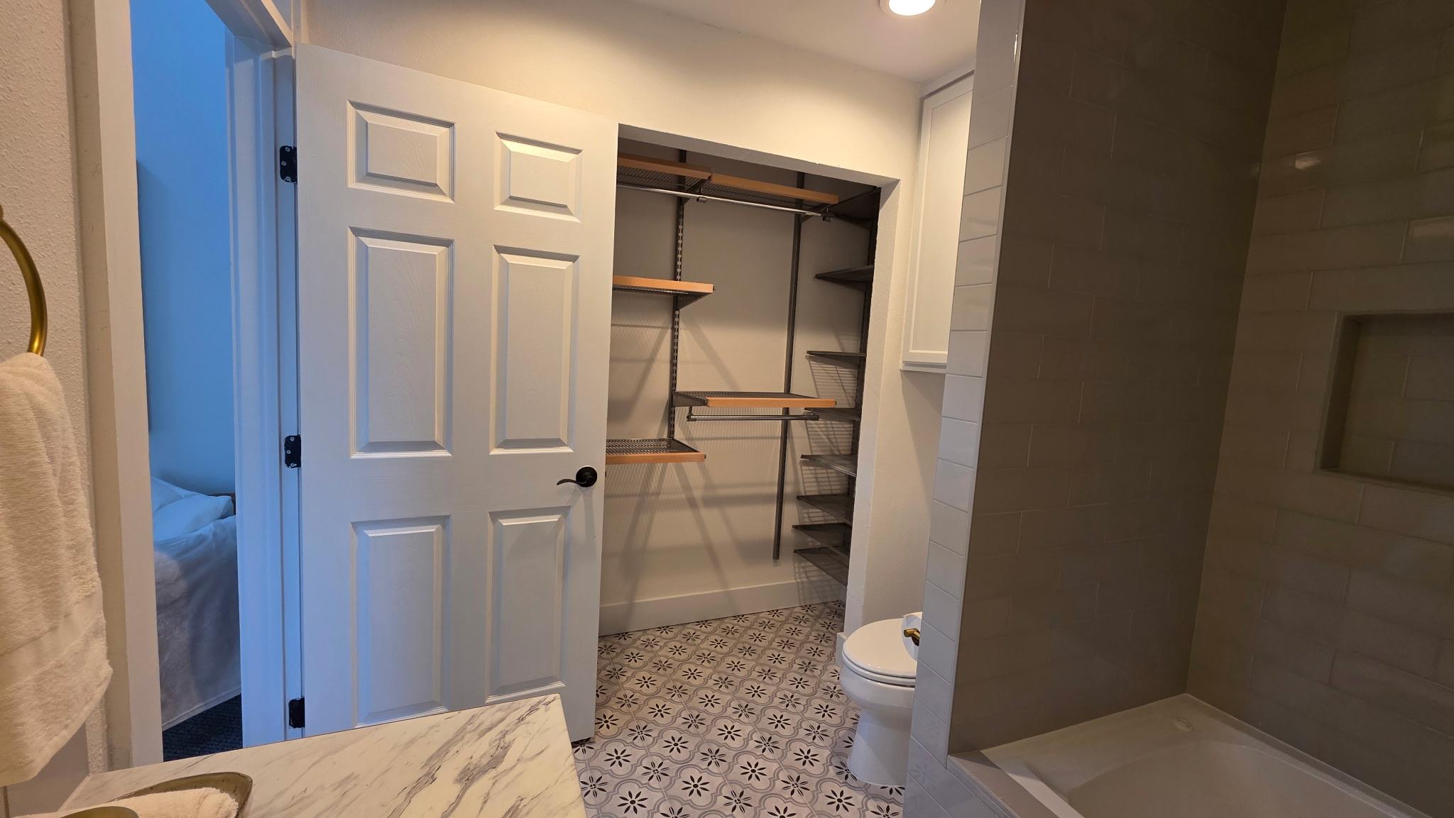 2802 De Soto DR
