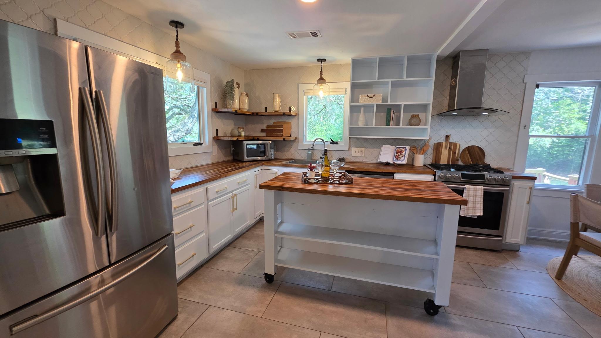 2802 De Soto DR