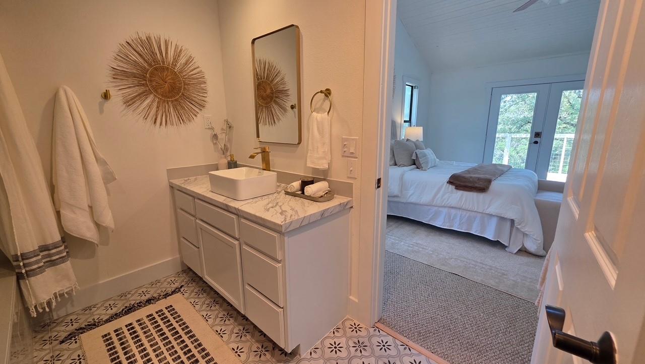 2802 De Soto DR