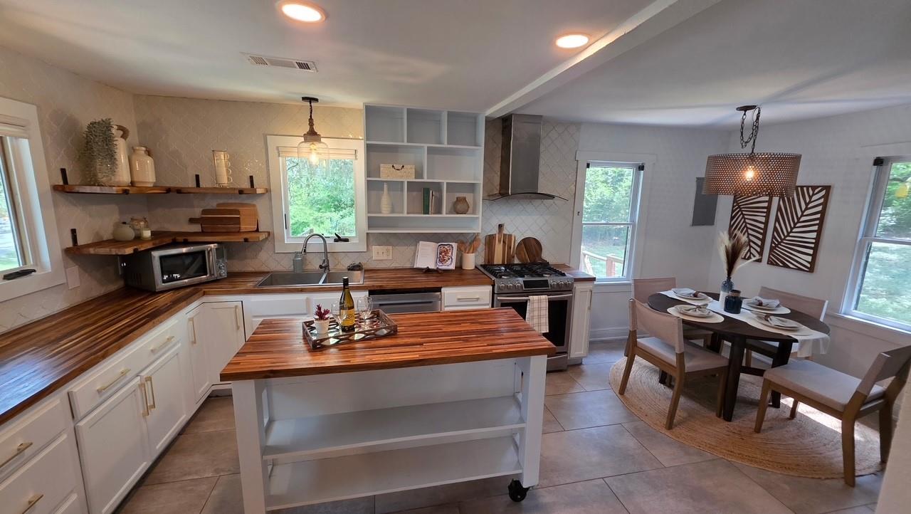 2802 De Soto DR