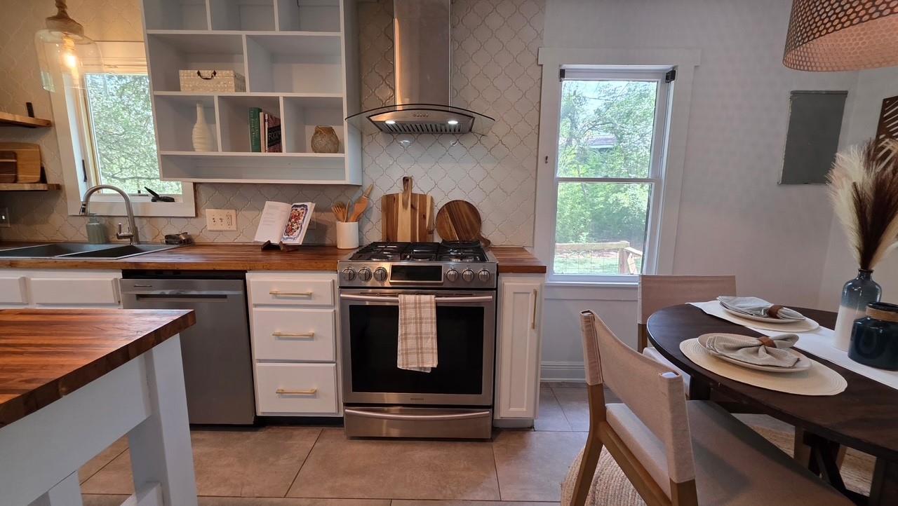 2802 De Soto DR