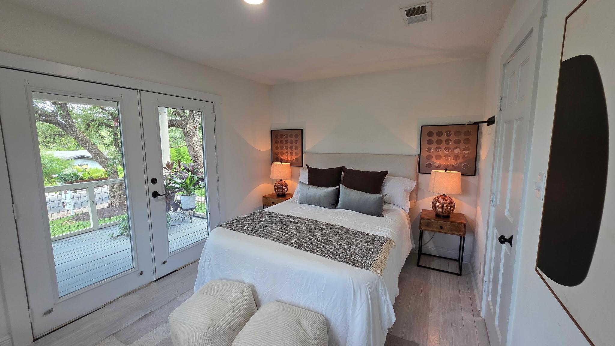 2802 De Soto DR