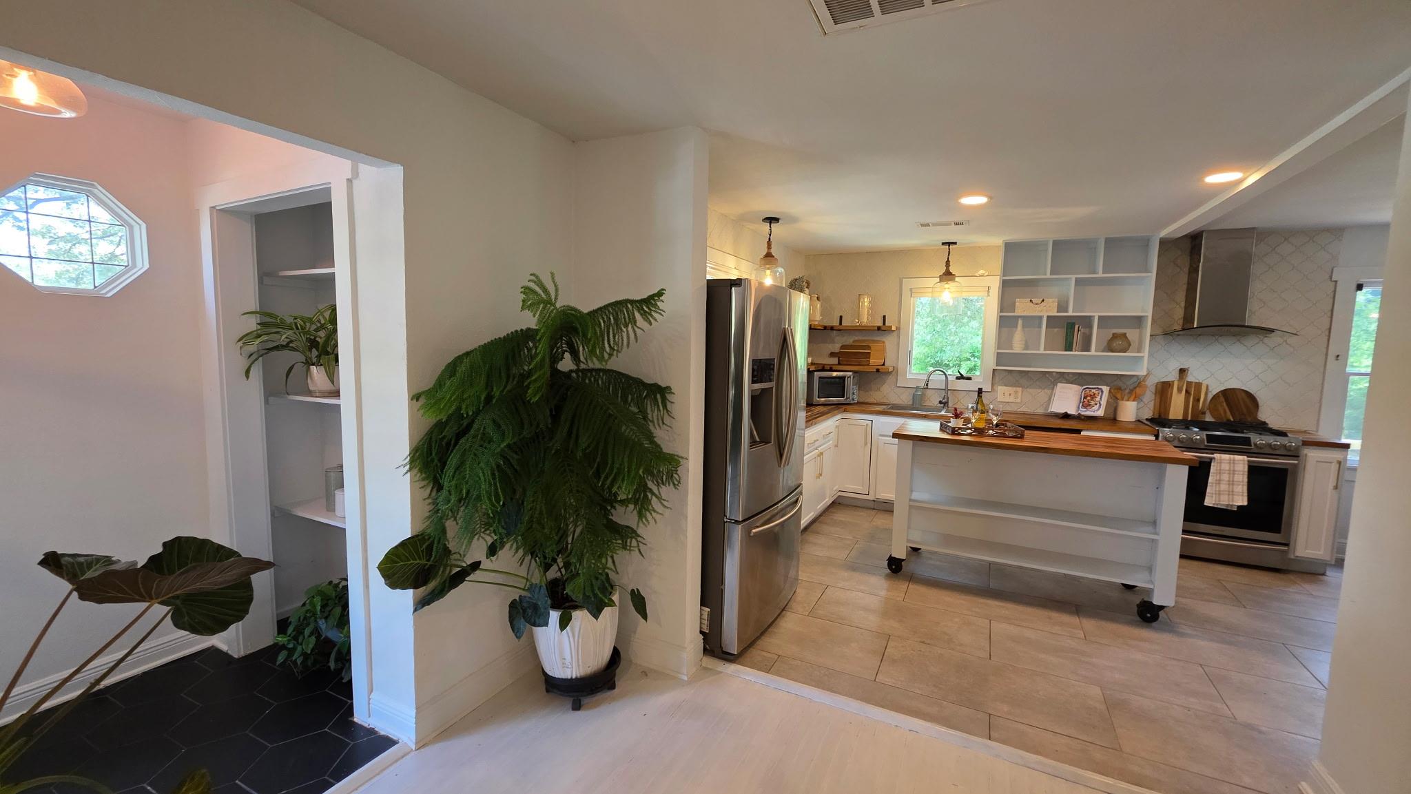 2802 De Soto DR