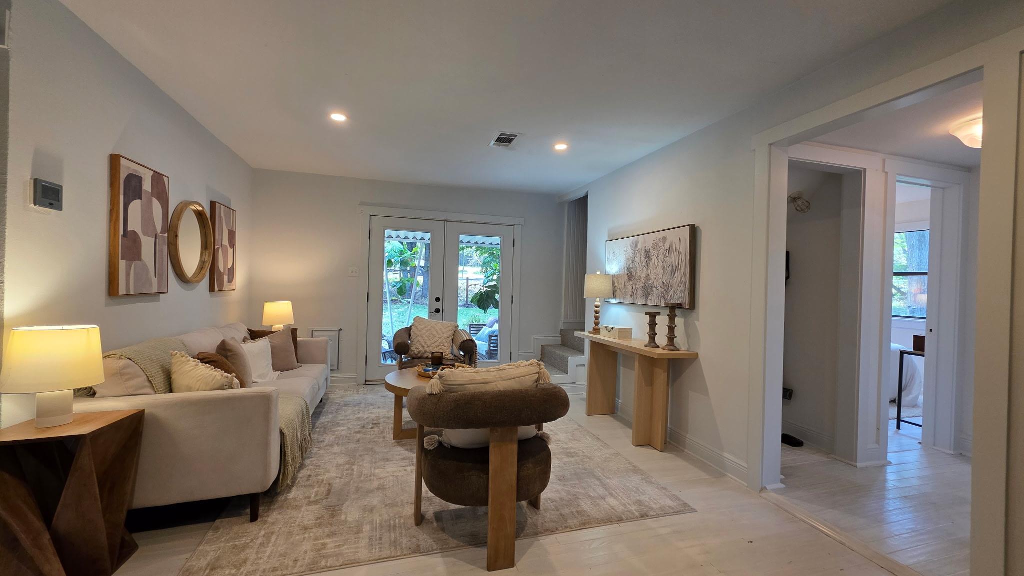 2802 De Soto DR