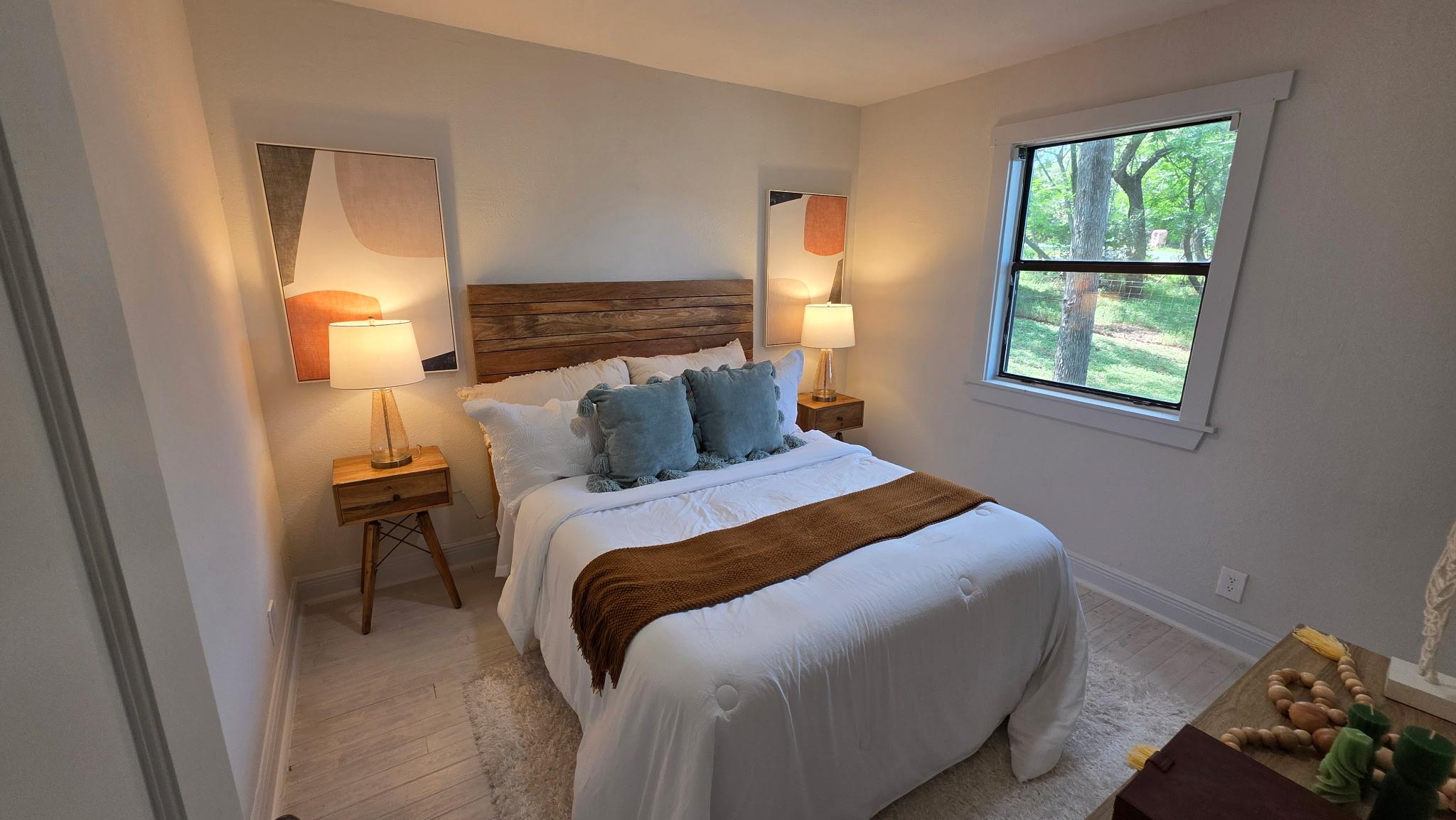 2802 De Soto DR