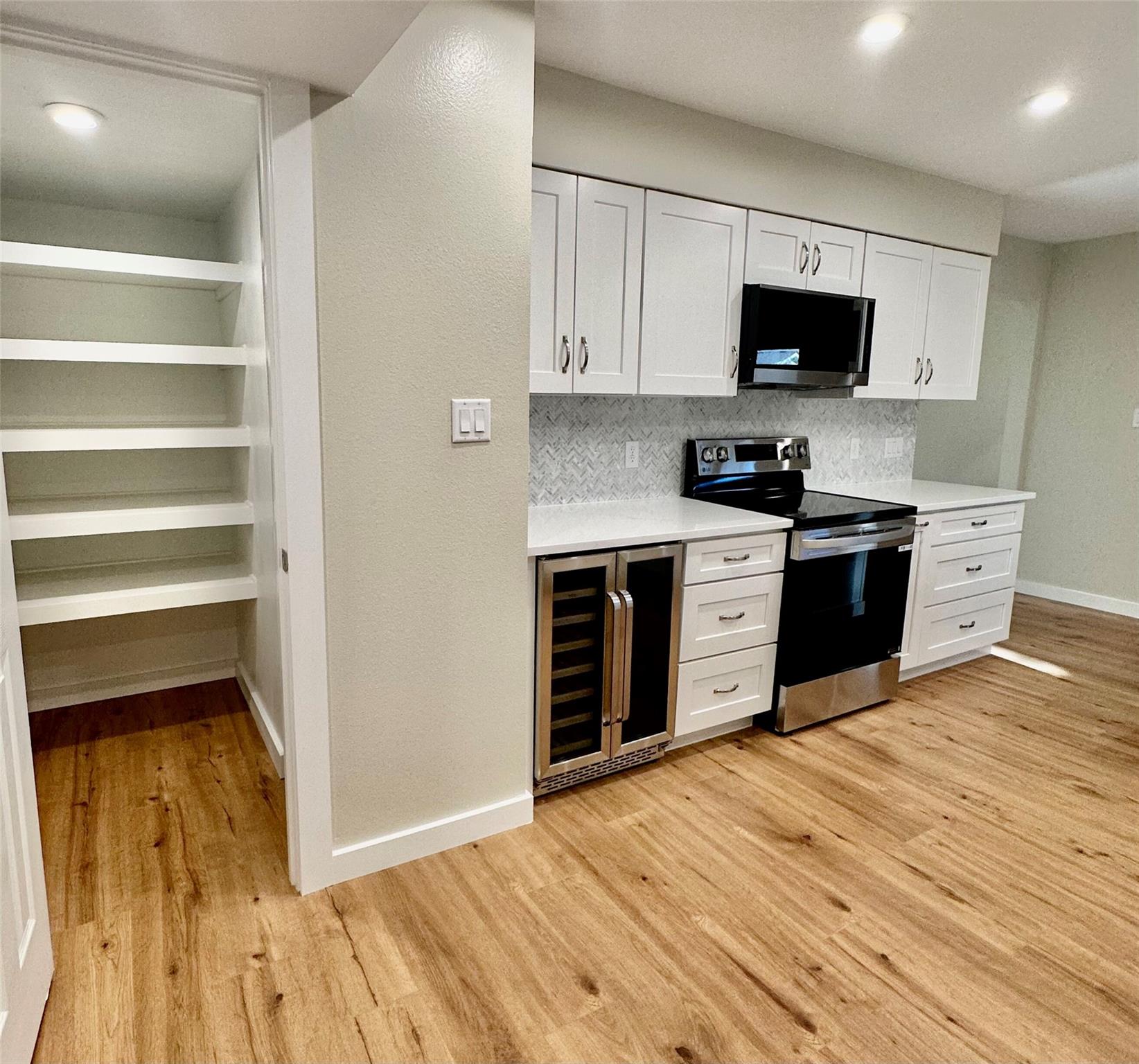 8111 Middle CT