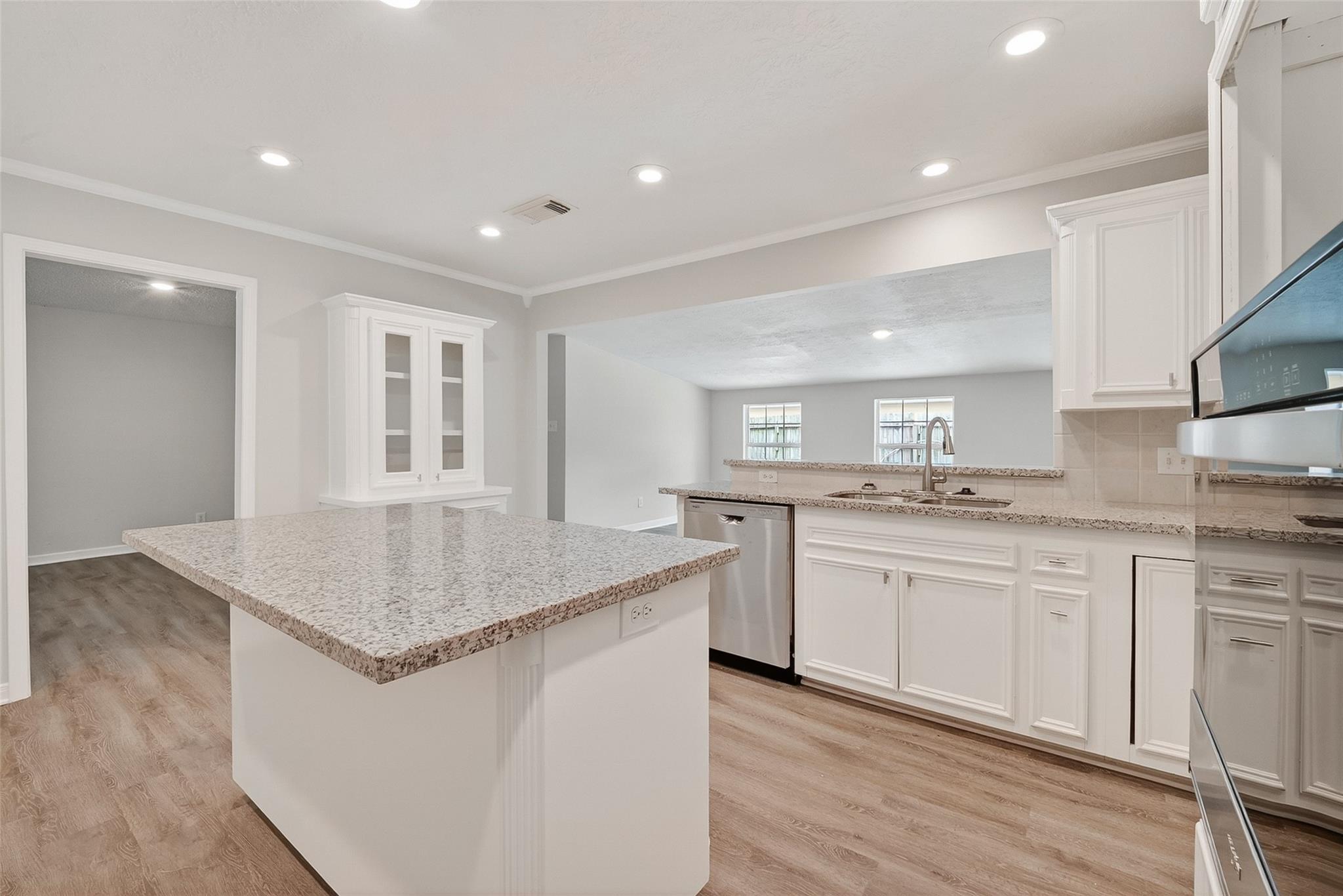3 20th Avenue N