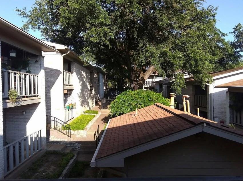 1304 Summit ST # 208