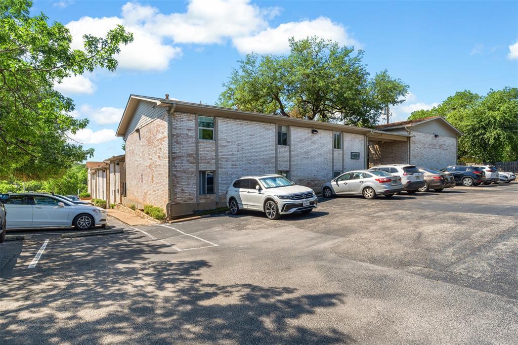 1304 Summit ST # 208