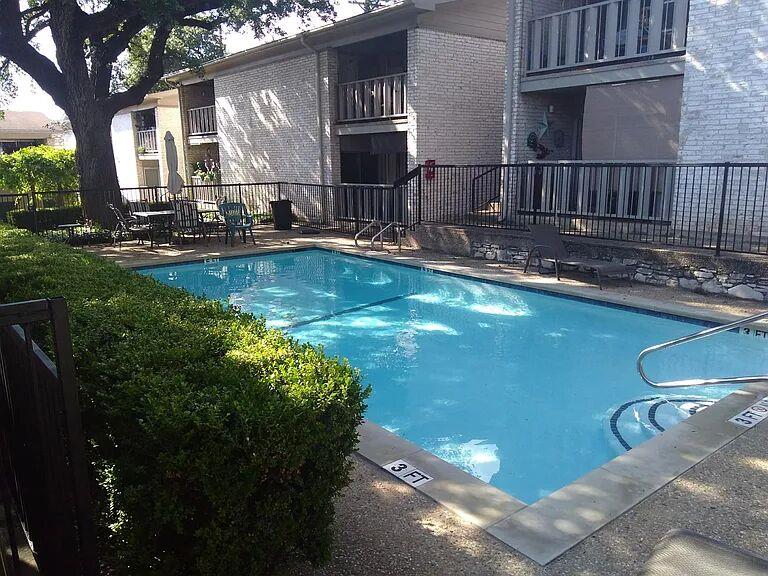 1304 Summit ST # 208