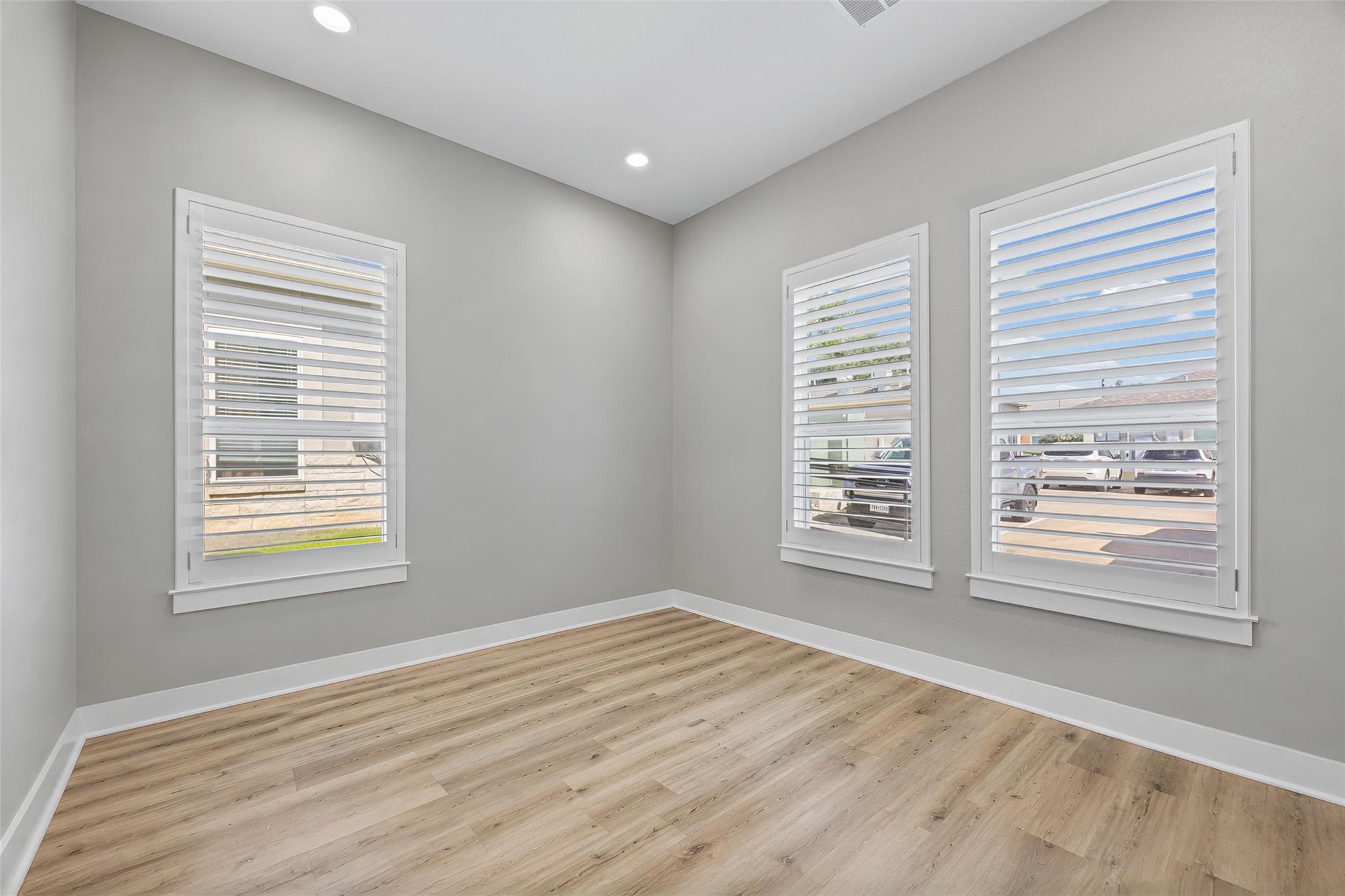 10824 E Crystal Falls PKWY E # 505
