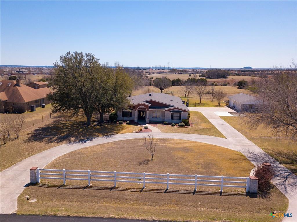 1011 Llewellyn LN