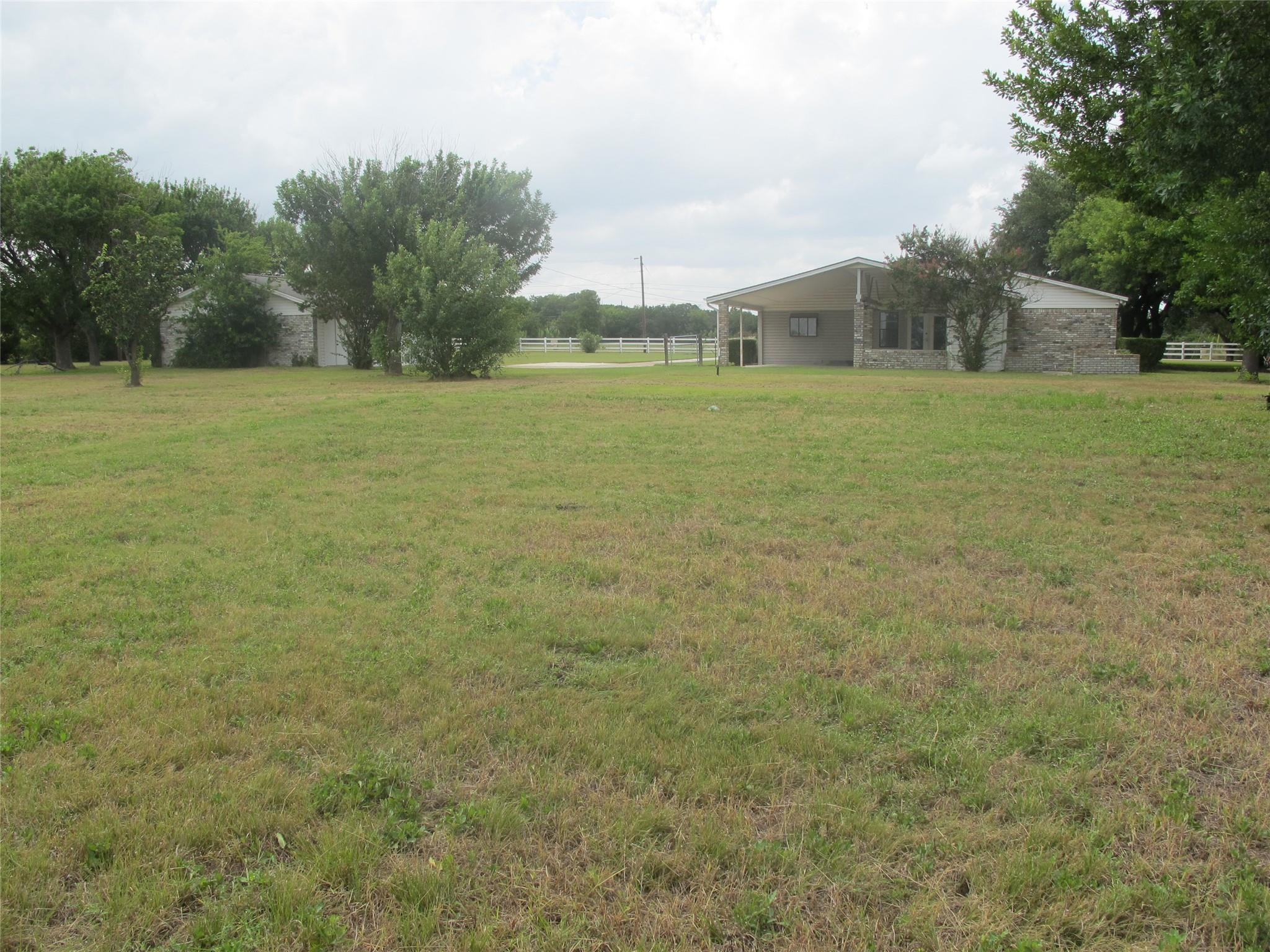 1011 Llewellyn LN