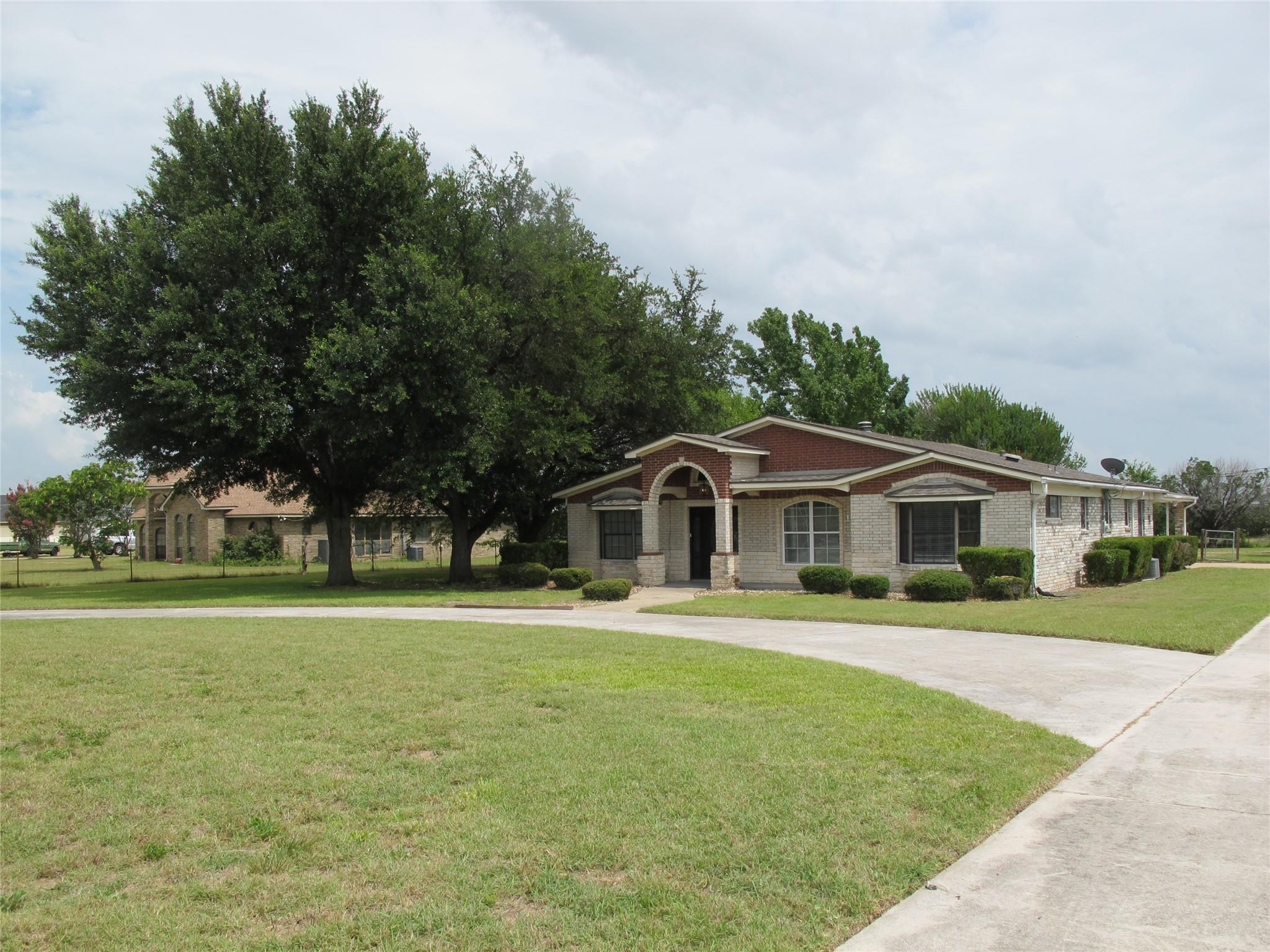1011 Llewellyn LN