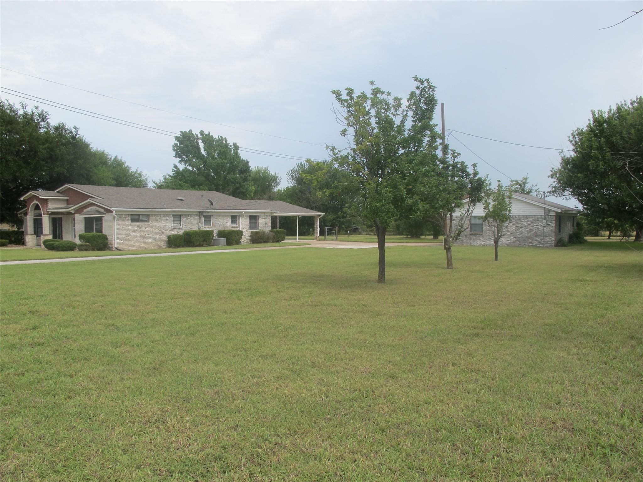 1011 Llewellyn LN