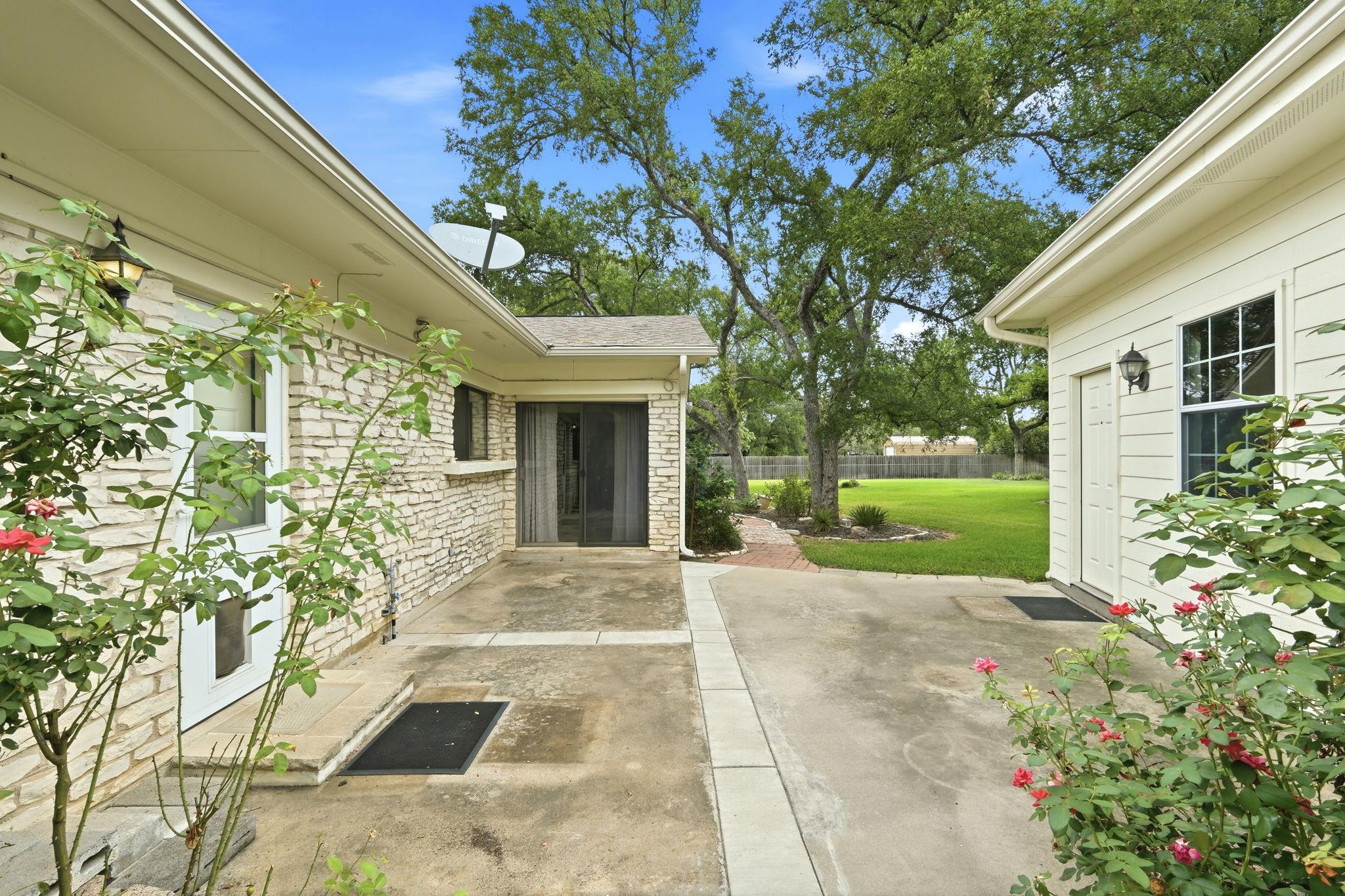 126 E Esparada DR