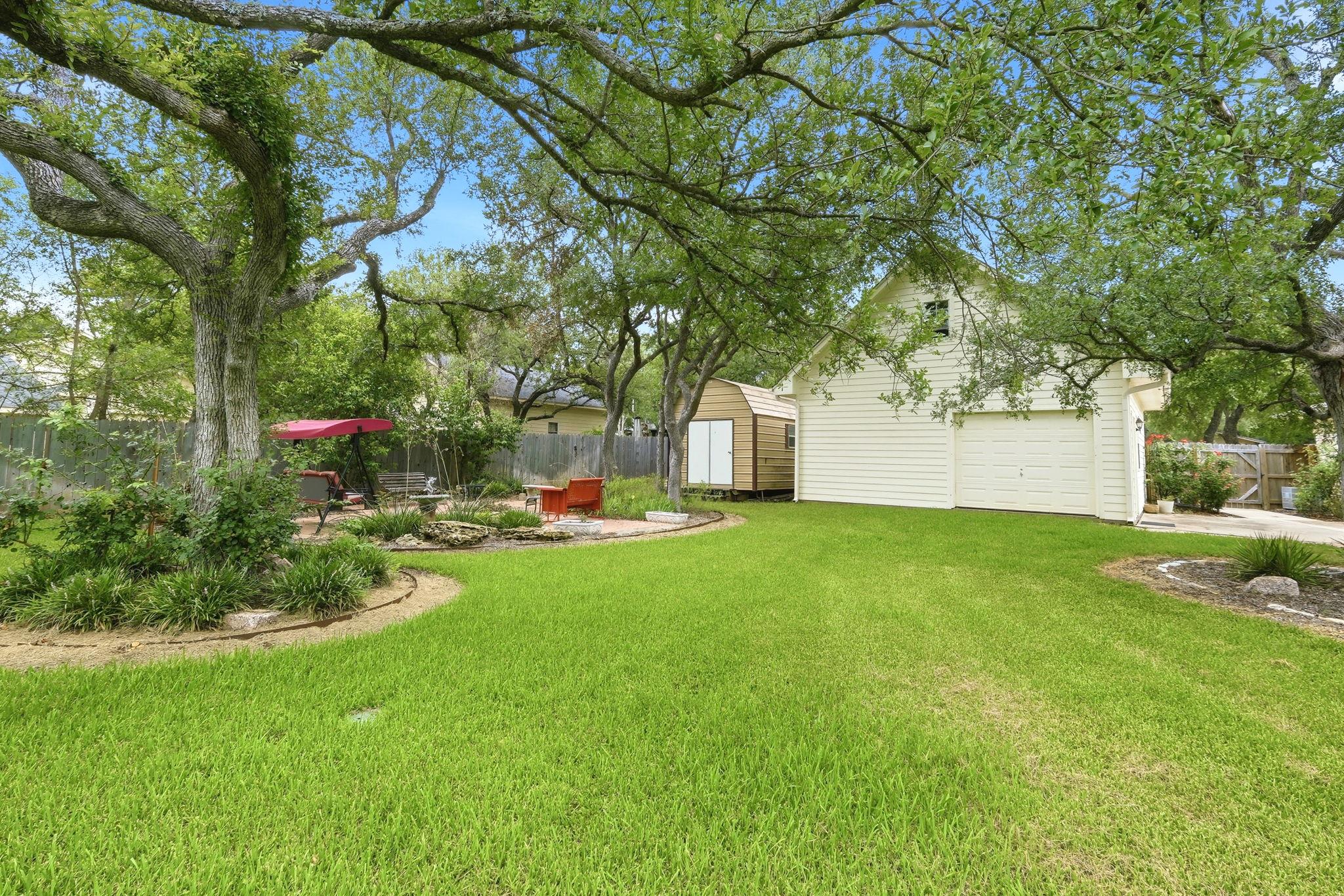 126 E Esparada DR