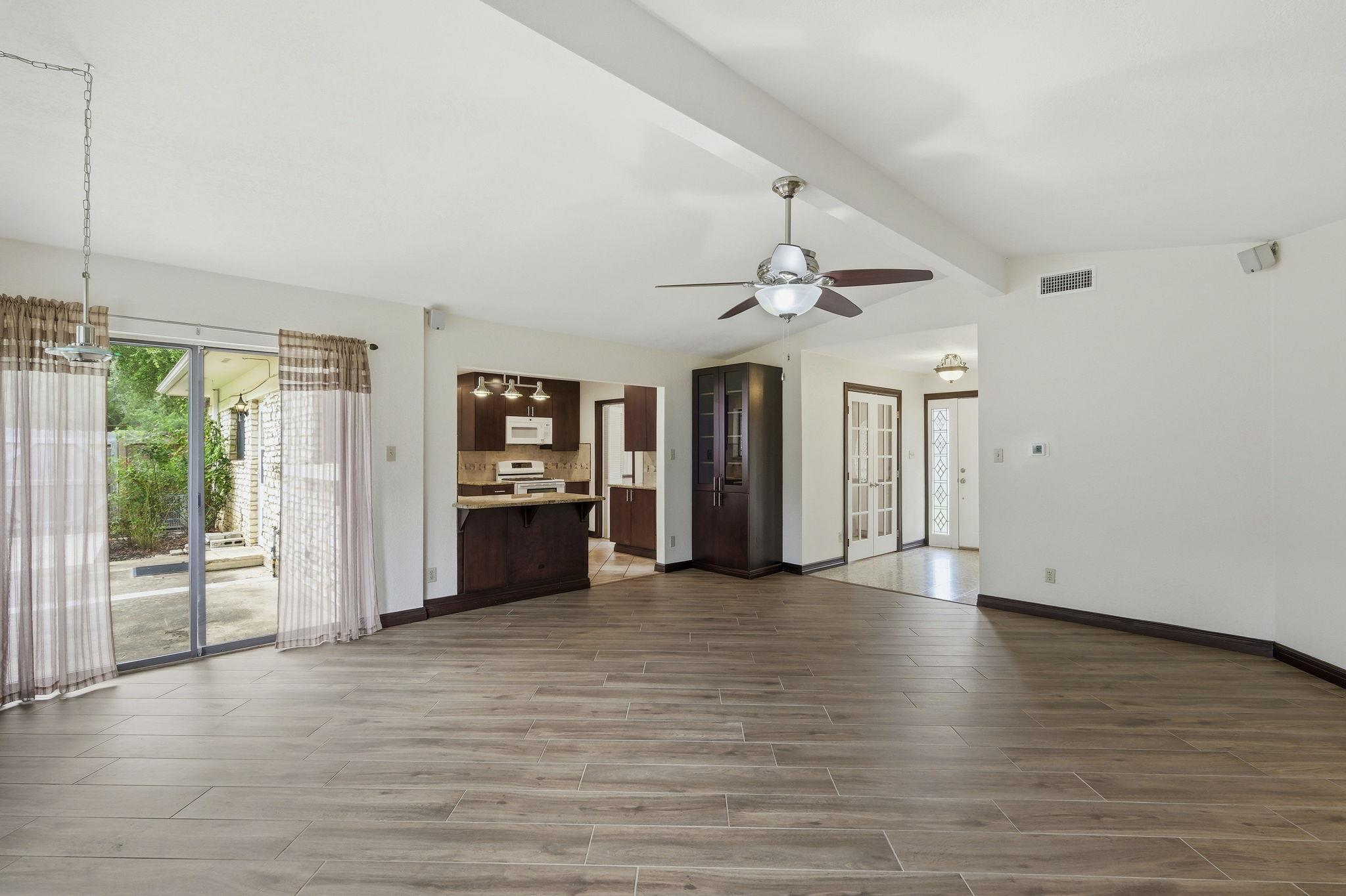 126 E Esparada DR