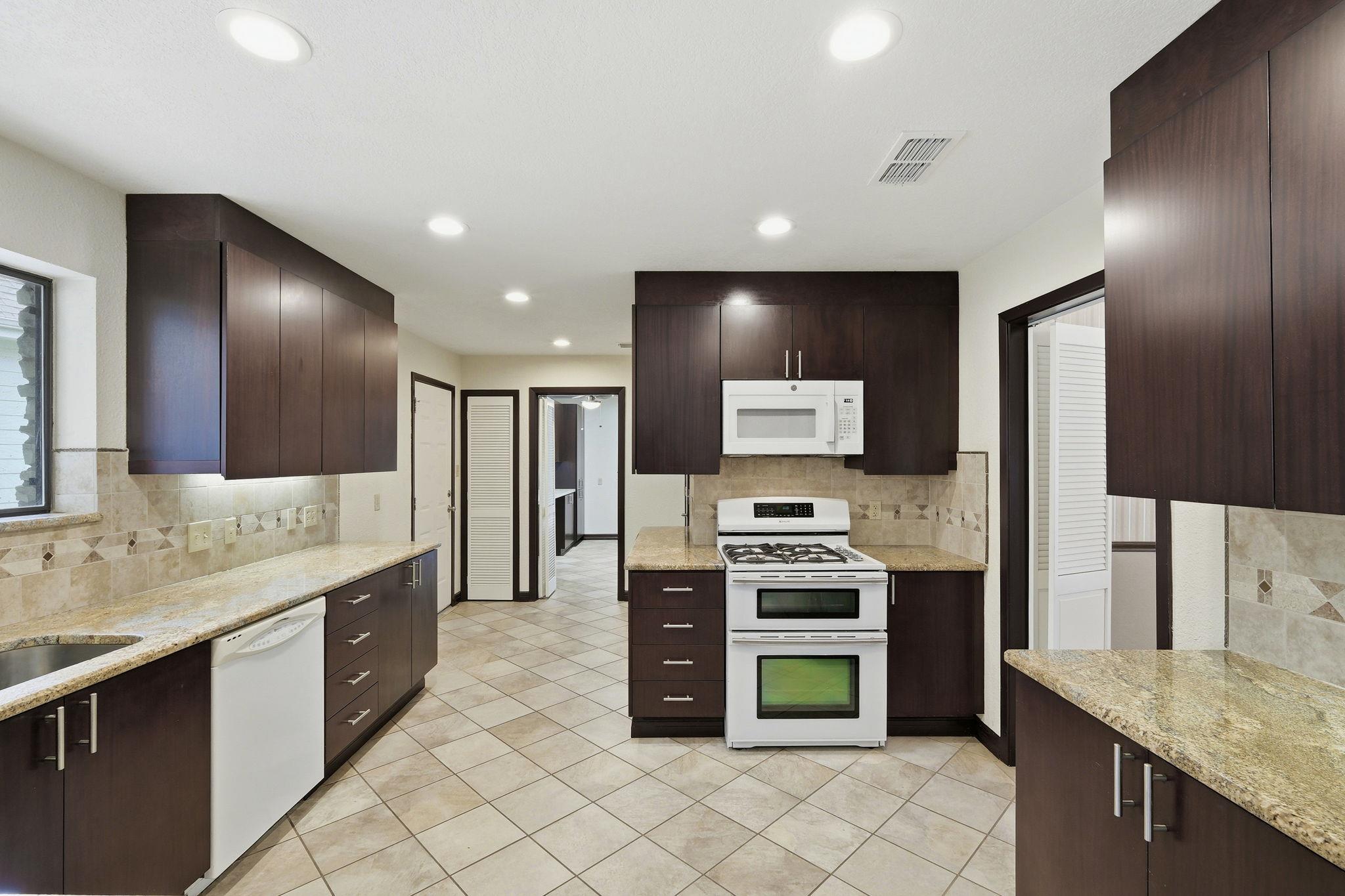 126 E Esparada DR