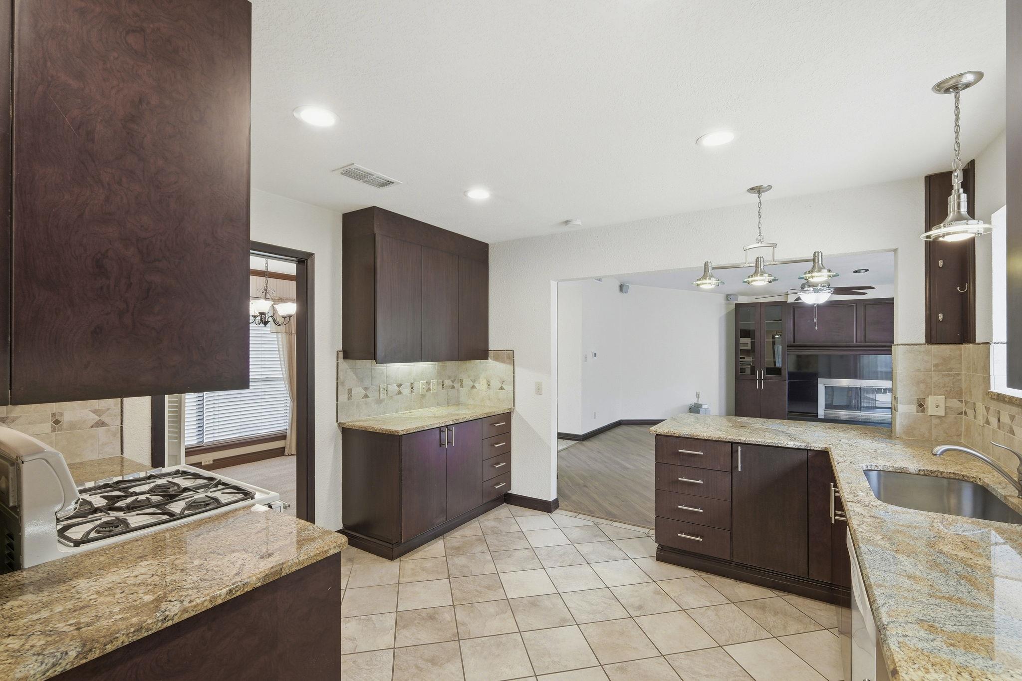 126 E Esparada DR