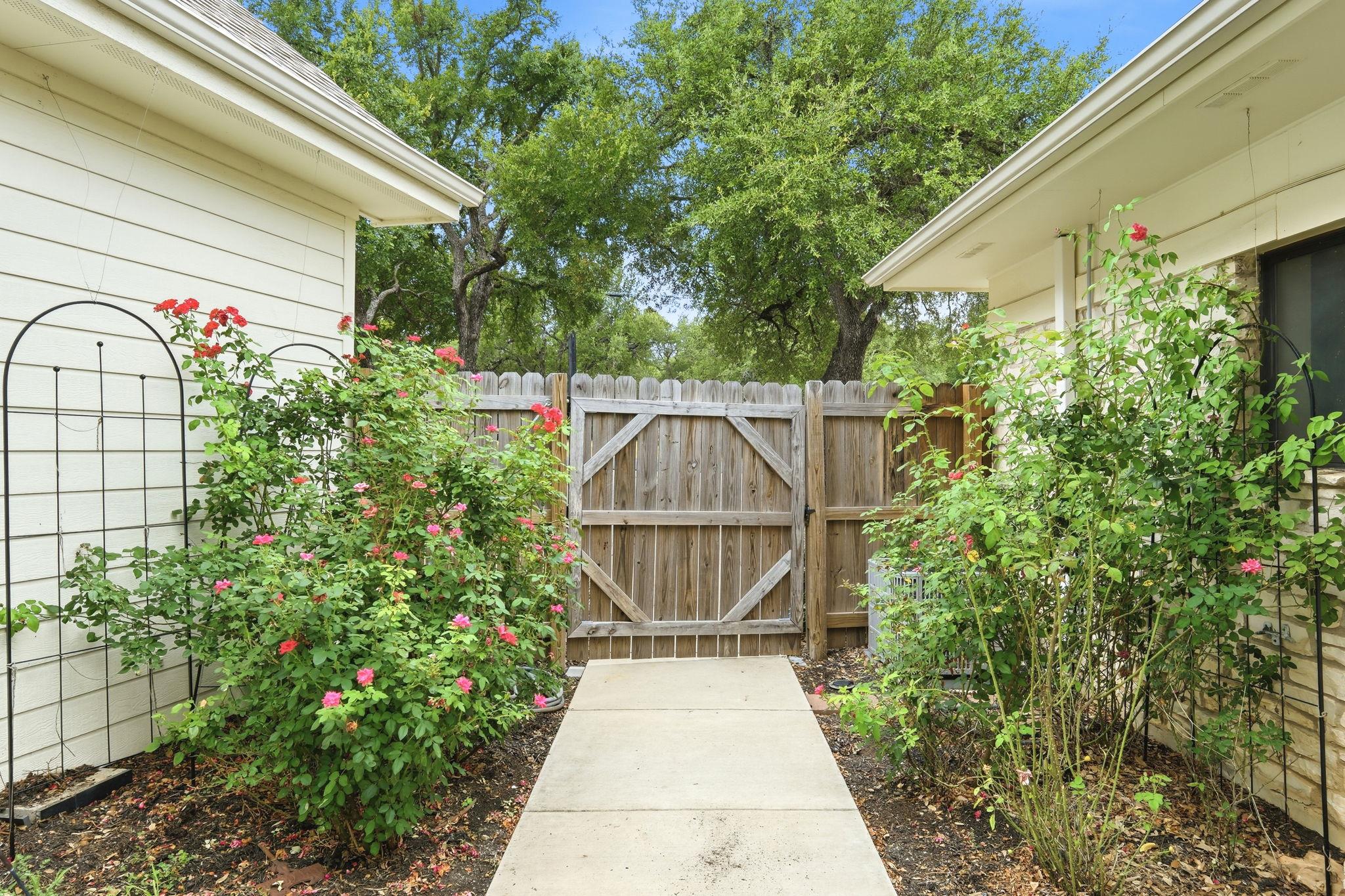 126 E Esparada DR