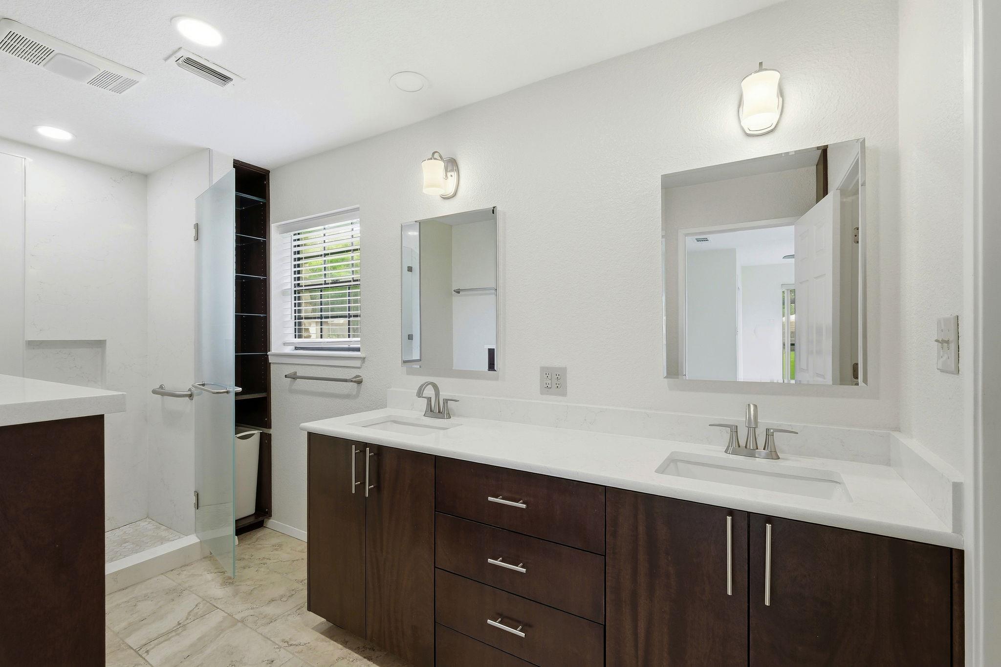 126 E Esparada DR