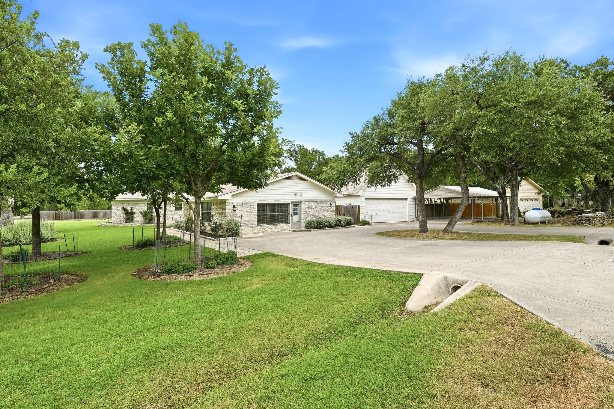 126 E Esparada DR
