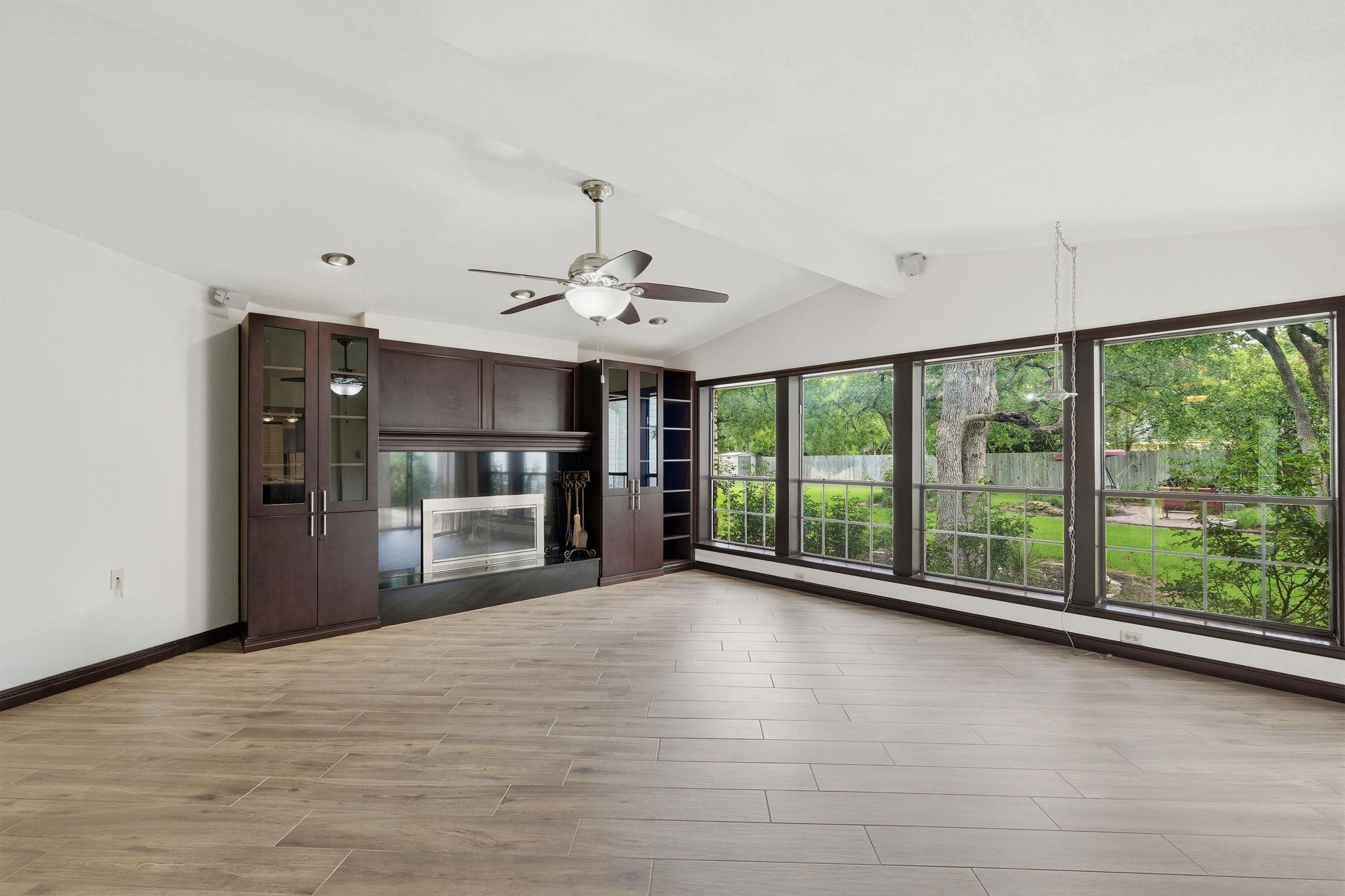 126 E Esparada DR