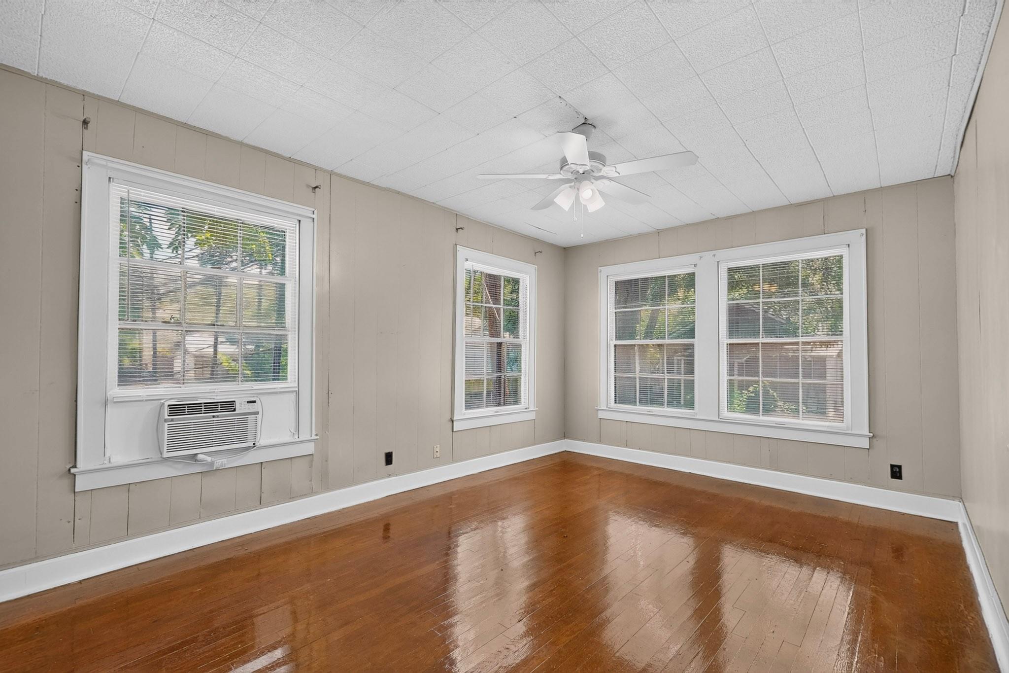 4205 Avenue B Unit: GarApt
