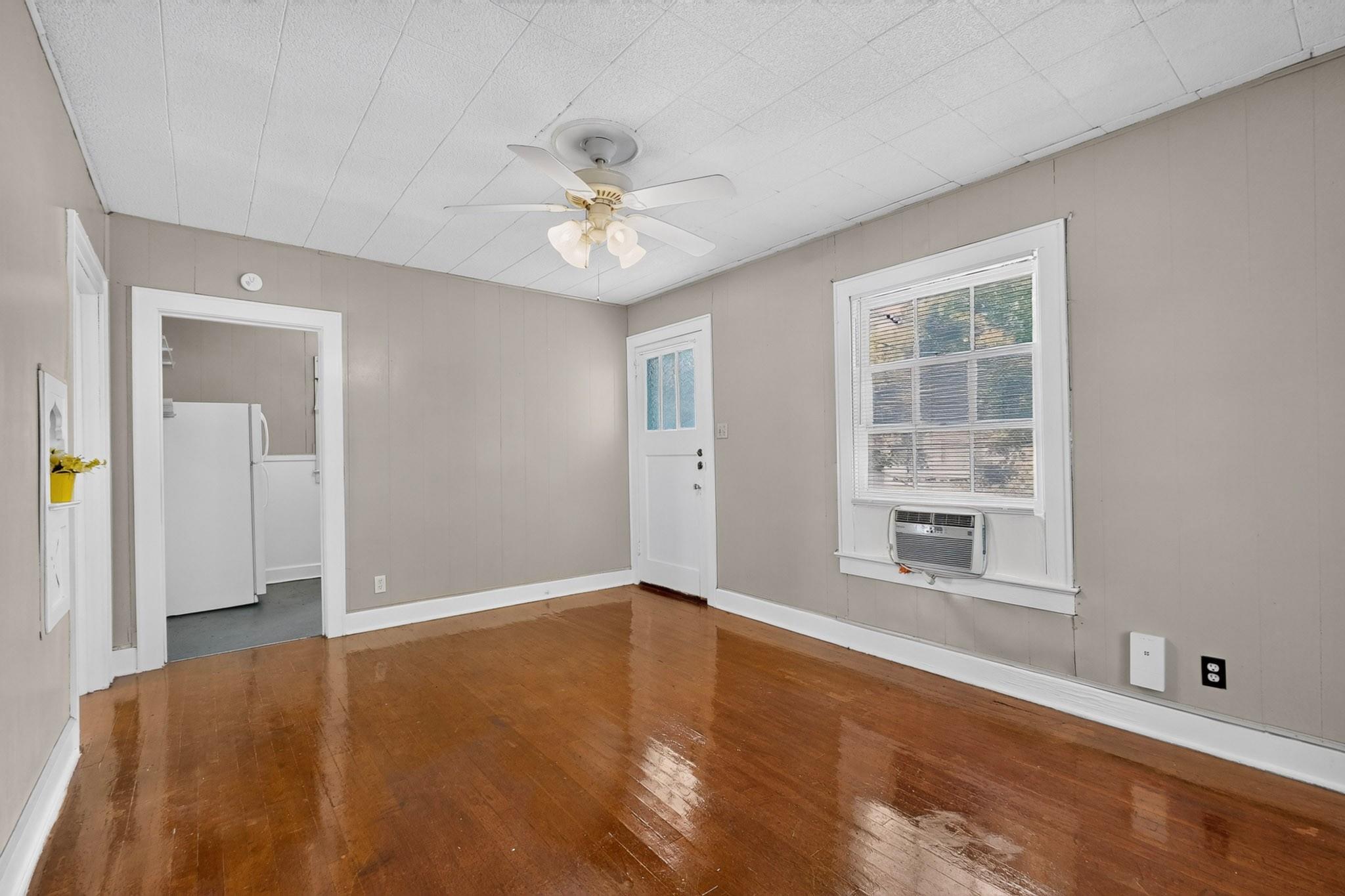 4205 Avenue B Unit: GarApt