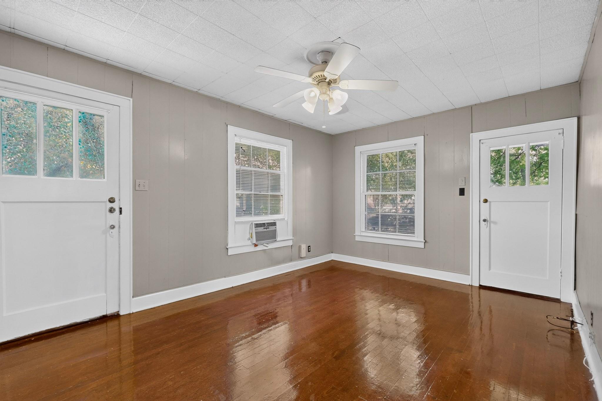 4205 Avenue B Unit: GarApt