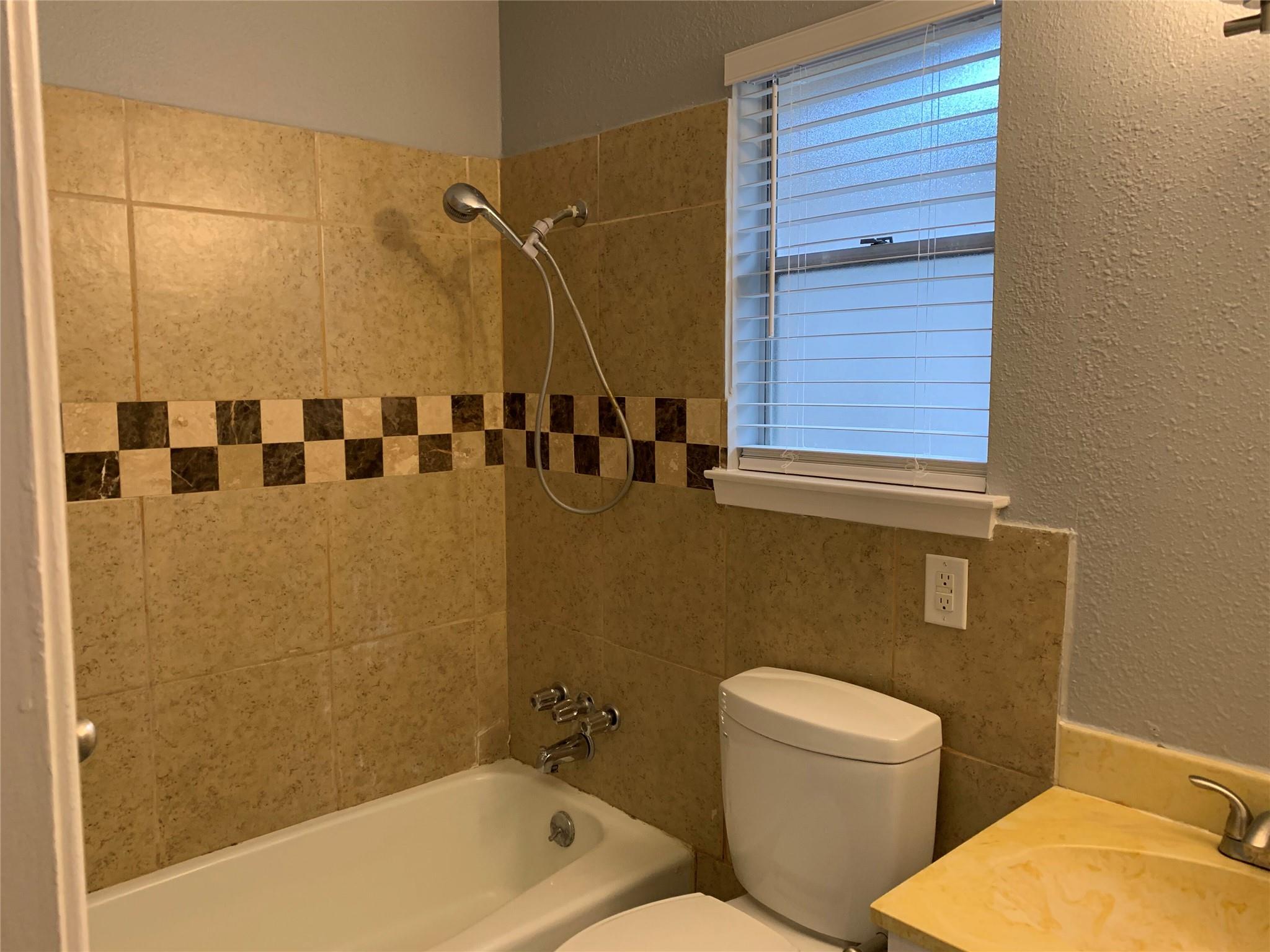 10015 NW Woodland Village DR