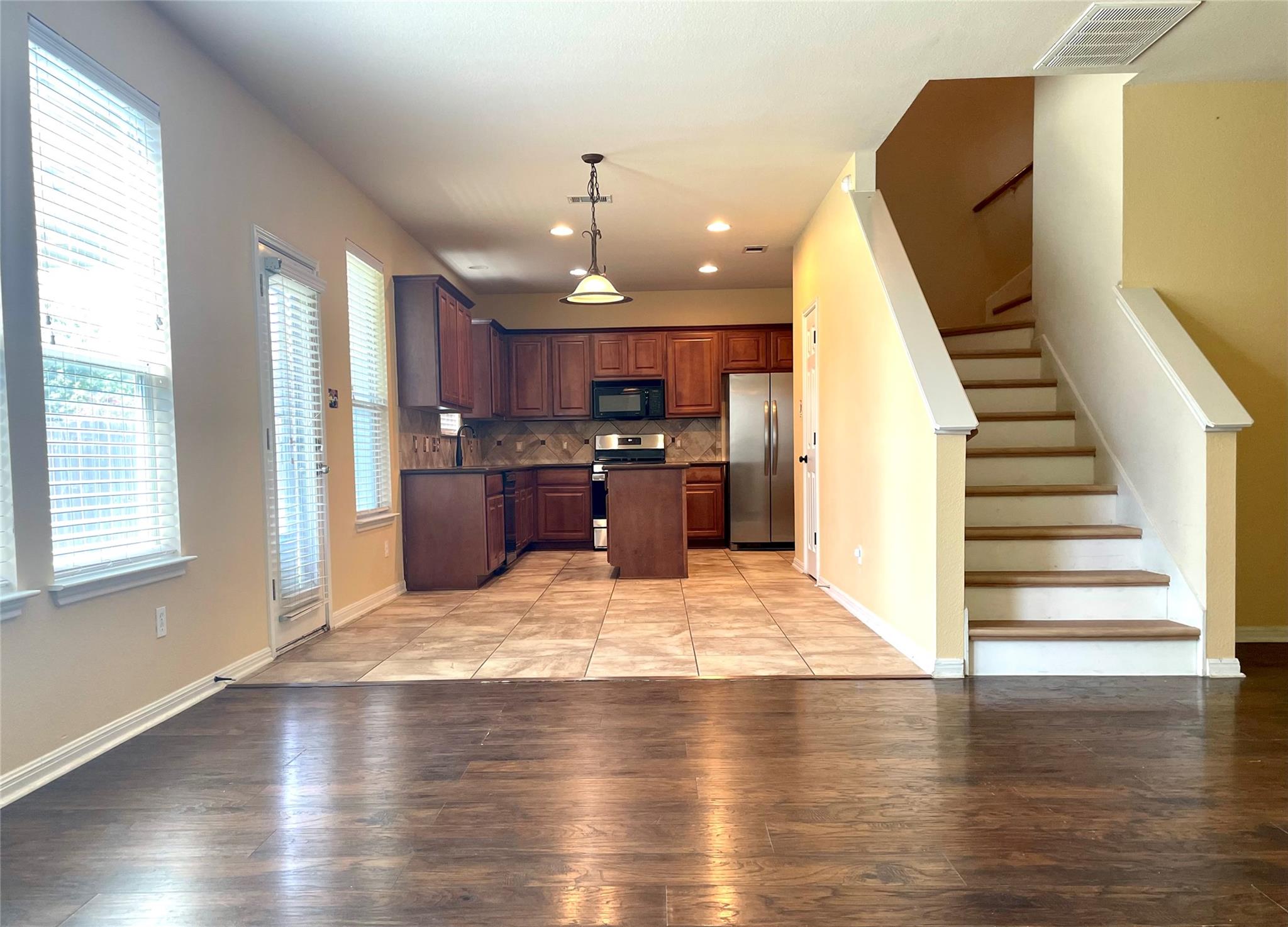 20625 Farm Pond LN