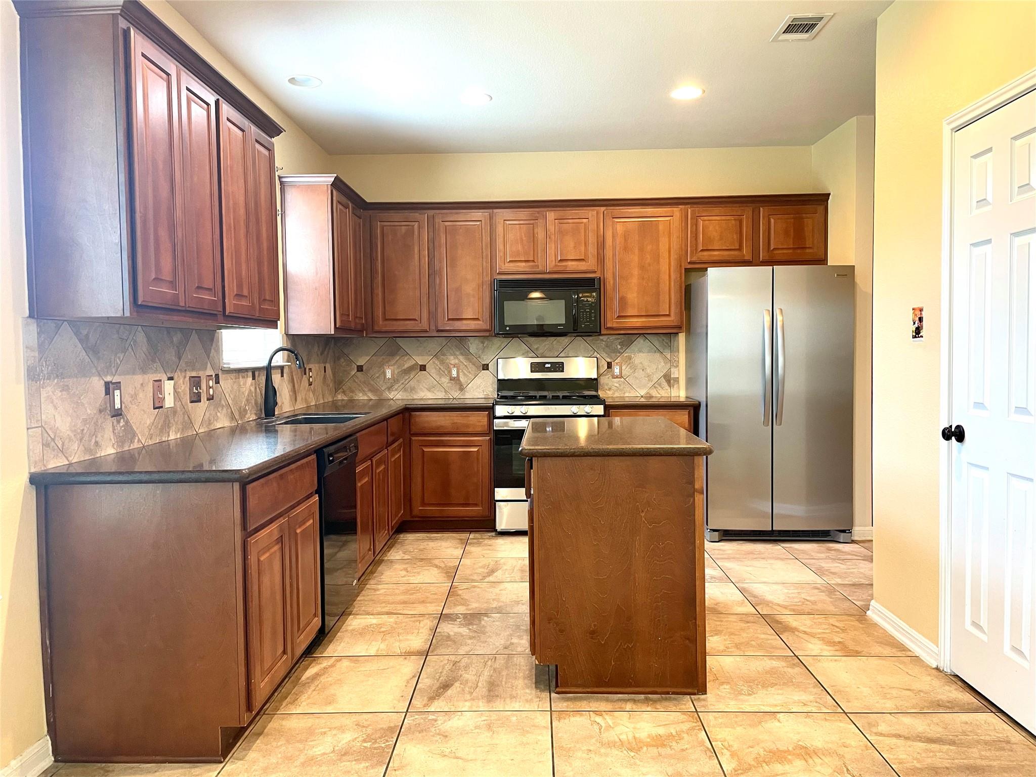 20625 Farm Pond LN