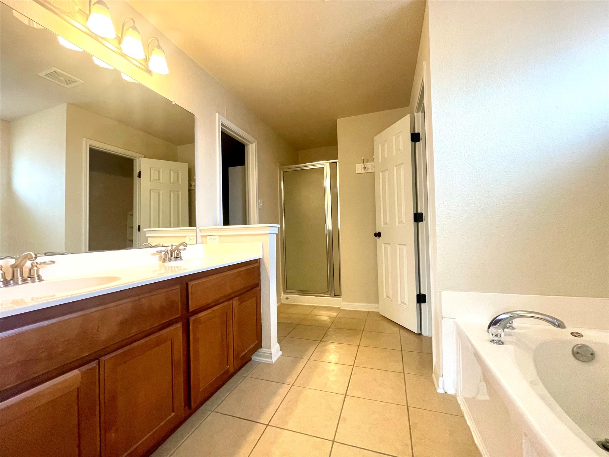 20625 Farm Pond LN