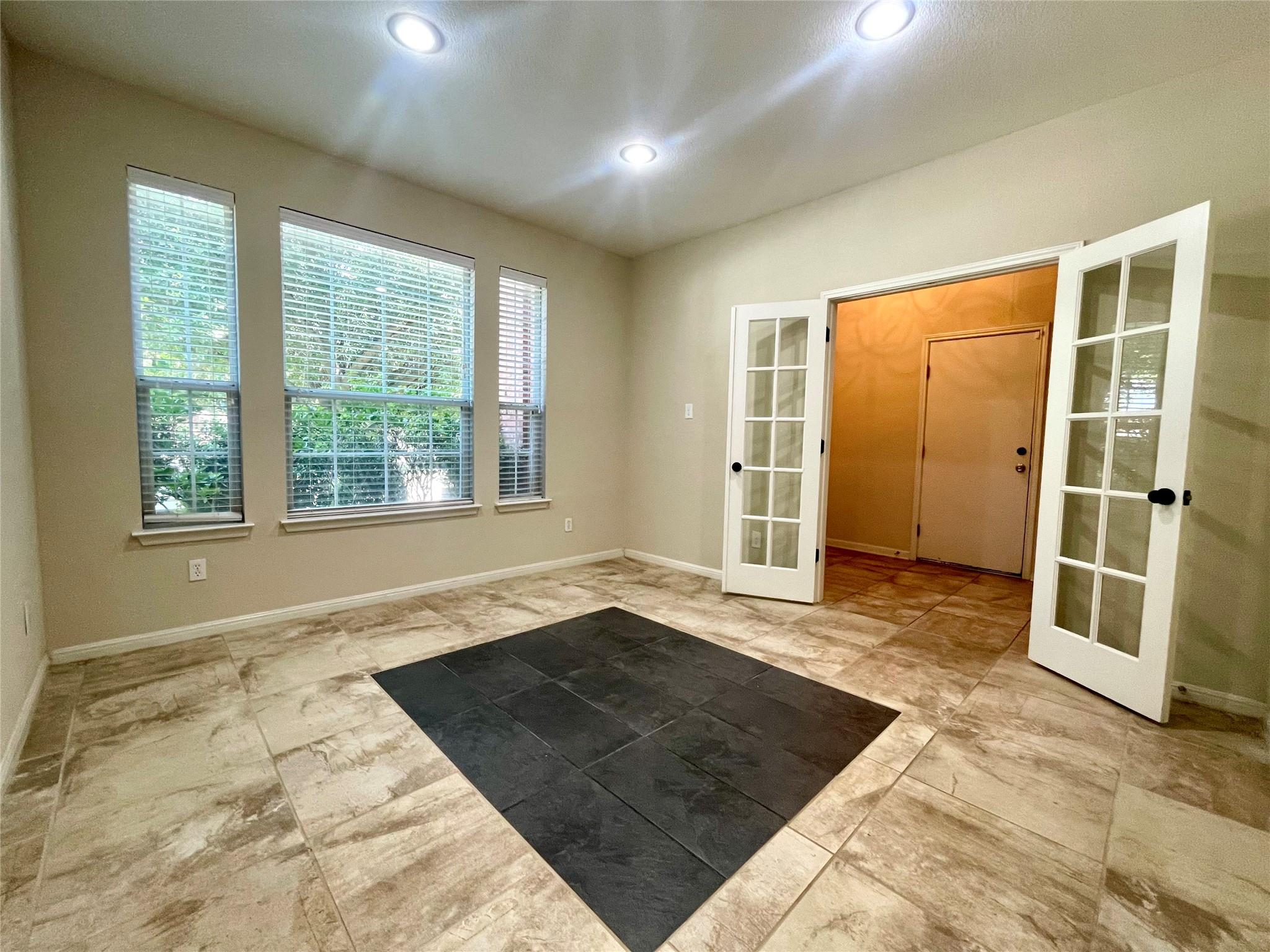 20625 Farm Pond LN