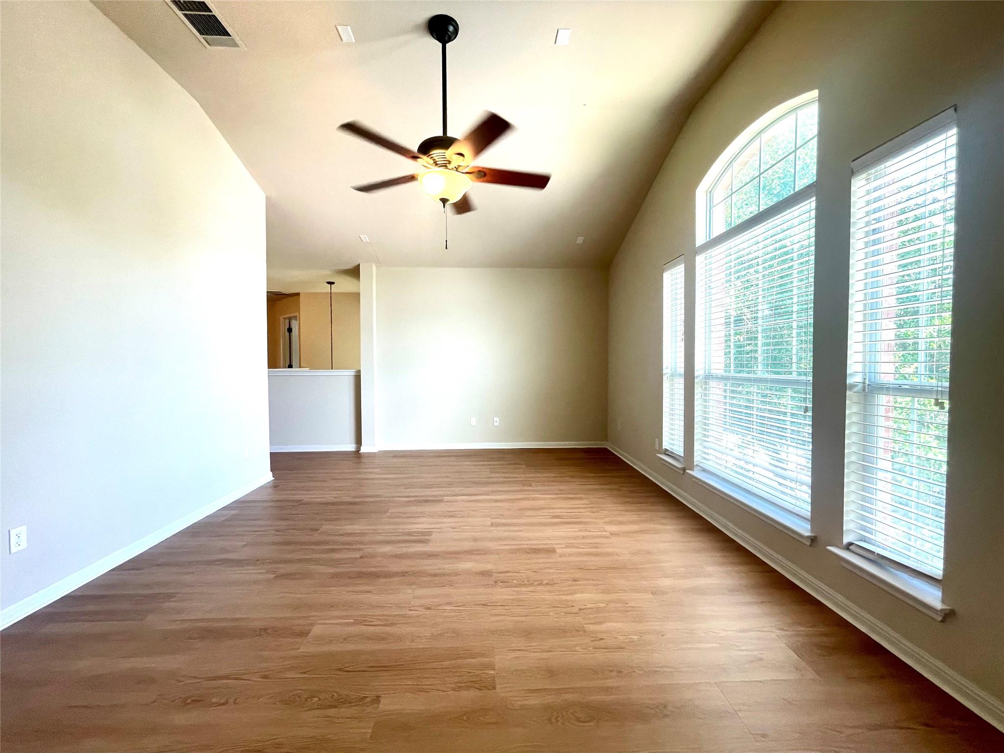 20625 Farm Pond LN