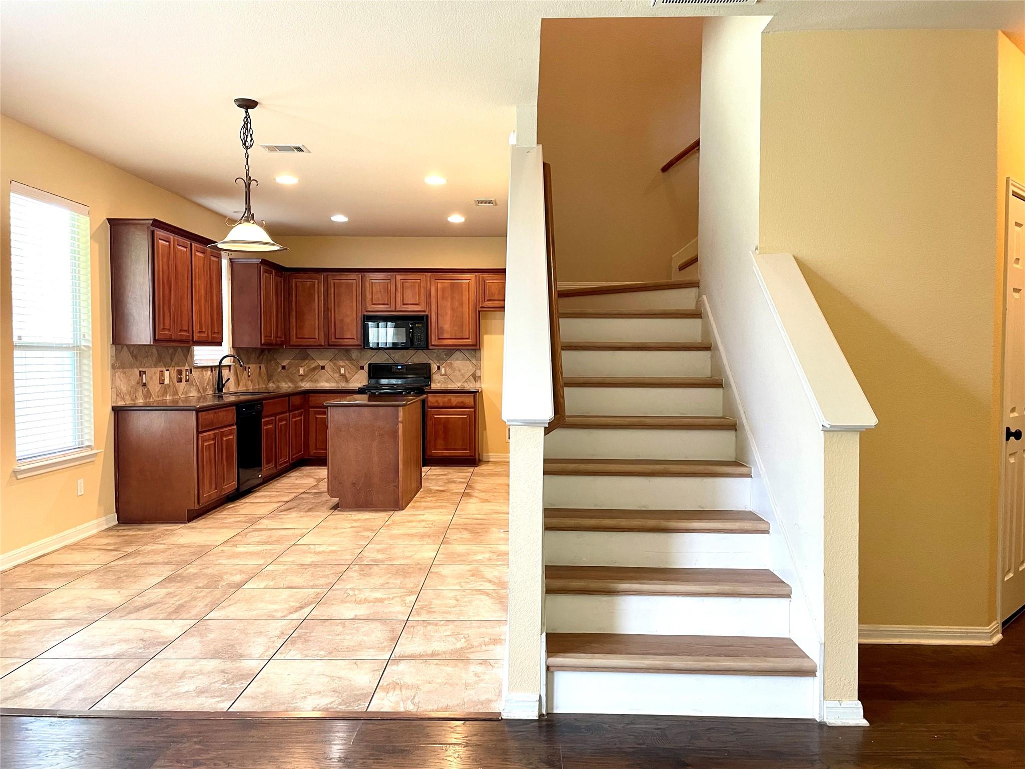 20625 Farm Pond LN