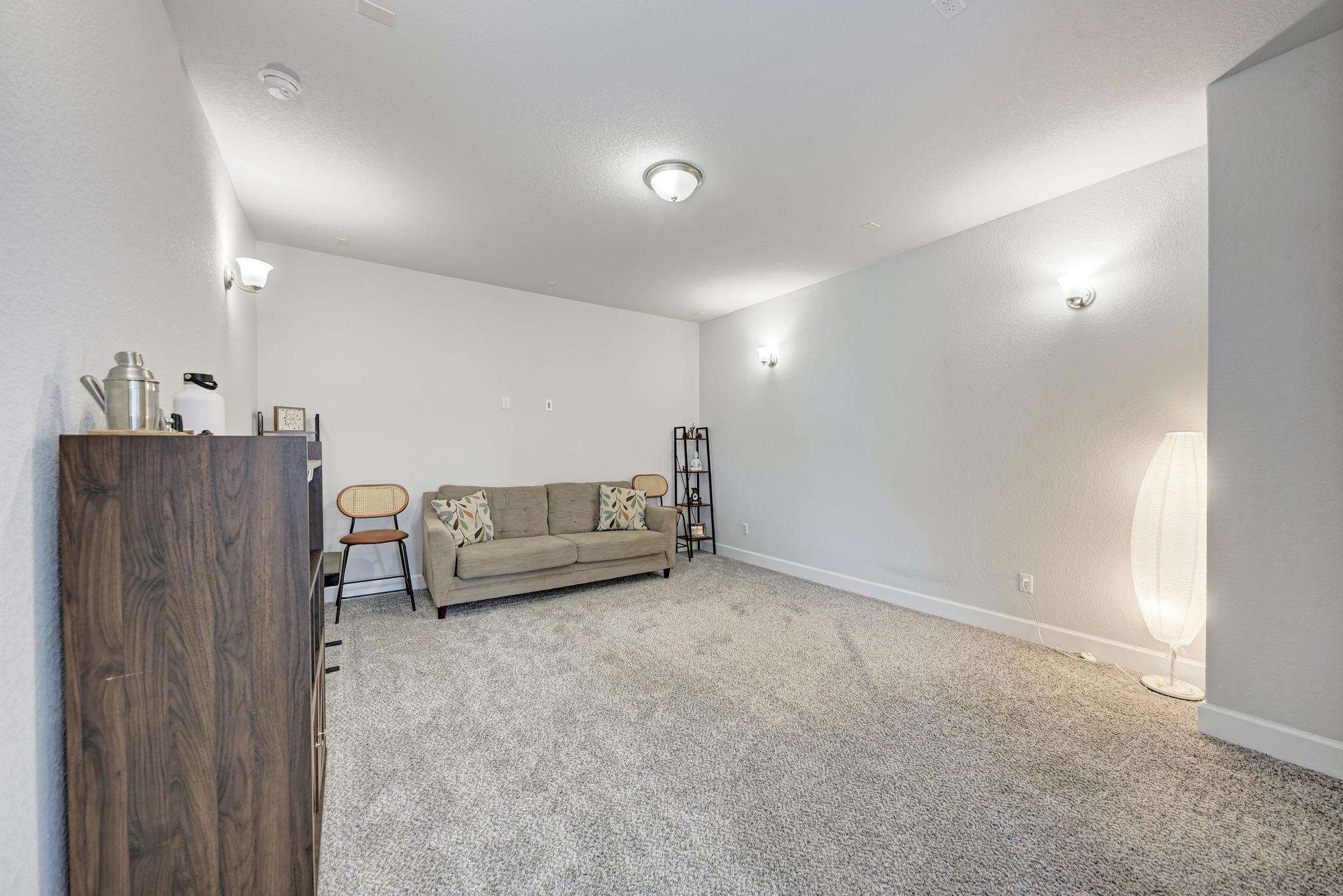 1105 White Daisy LN