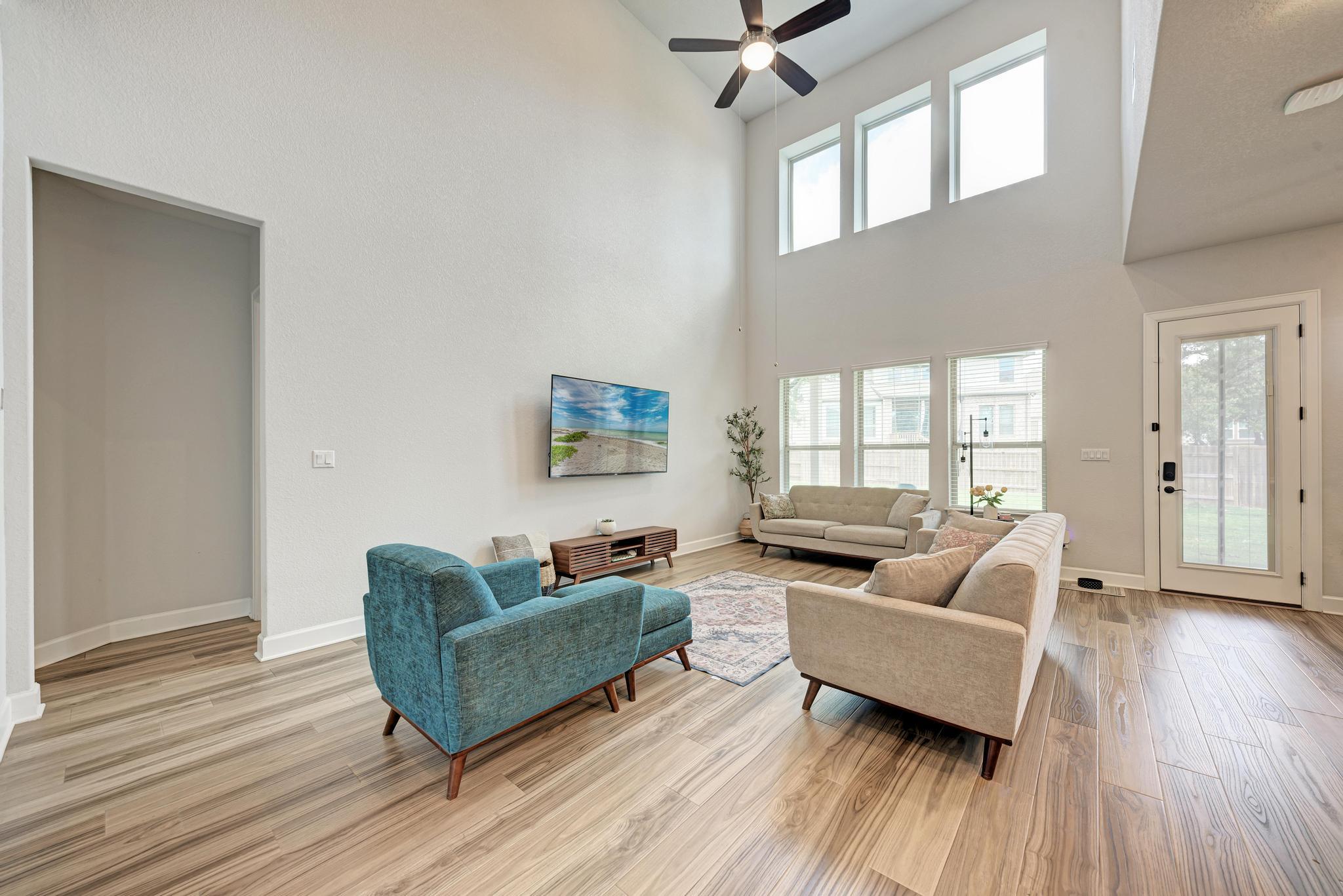 1105 White Daisy LN